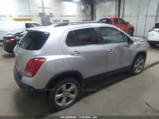 Photo 3 VIN: 3GNCJRSB8GL195296 - CHEVROLET TRAX 