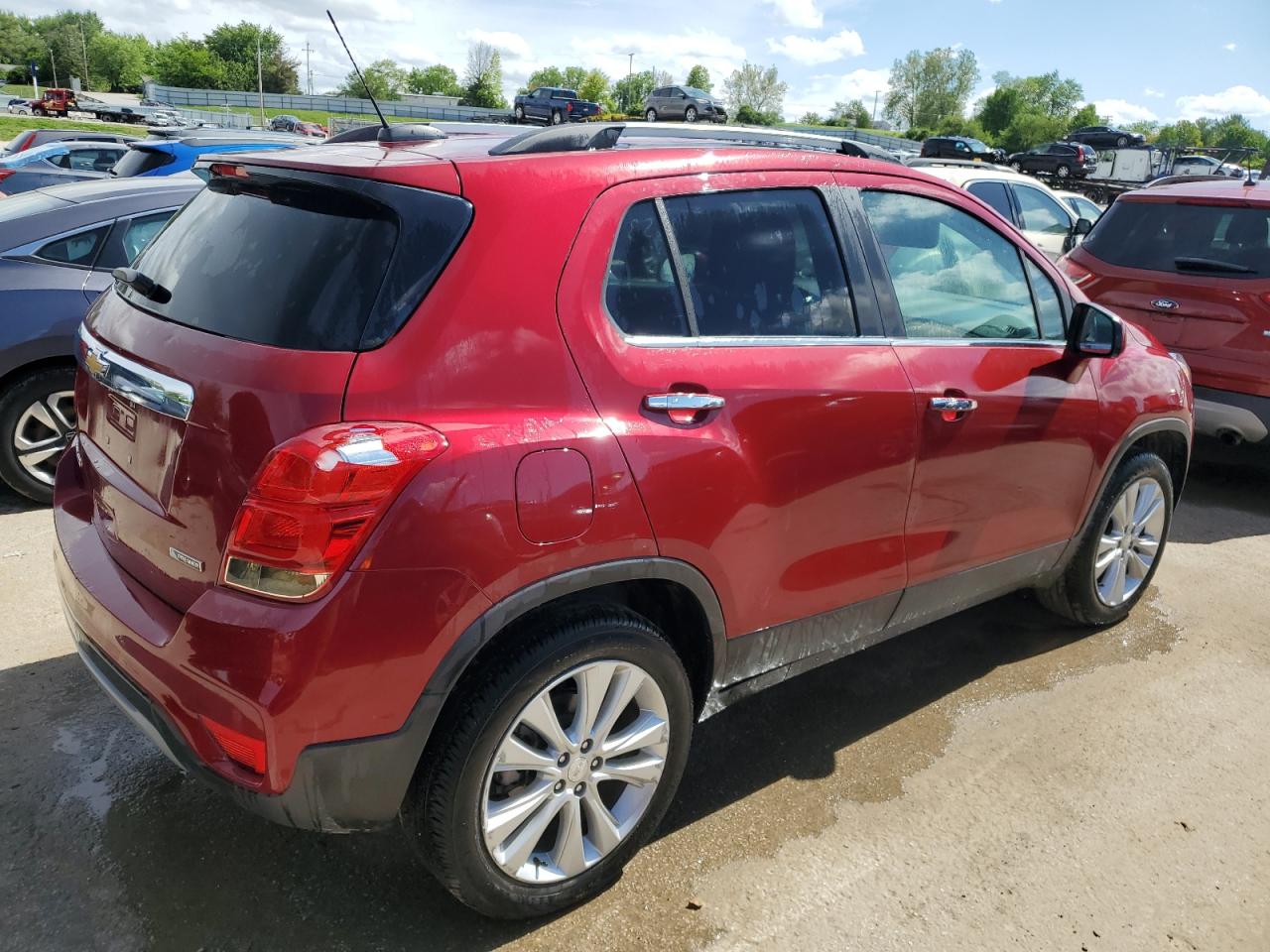 Photo 2 VIN: 3GNCJRSB8JL243399 - CHEVROLET TRAX 