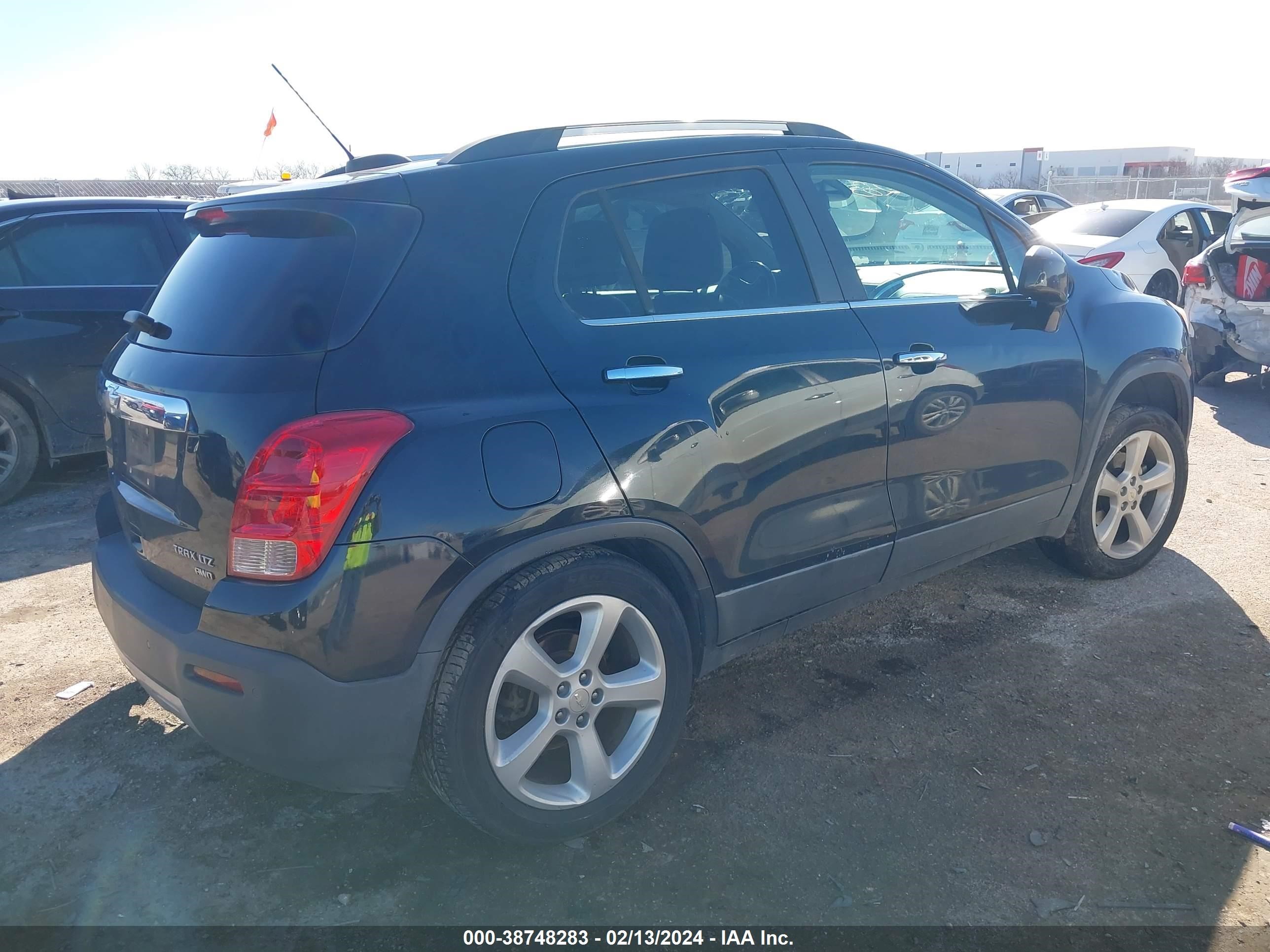 Photo 3 VIN: 3GNCJTSB9FL212957 - CHEVROLET TRAX 