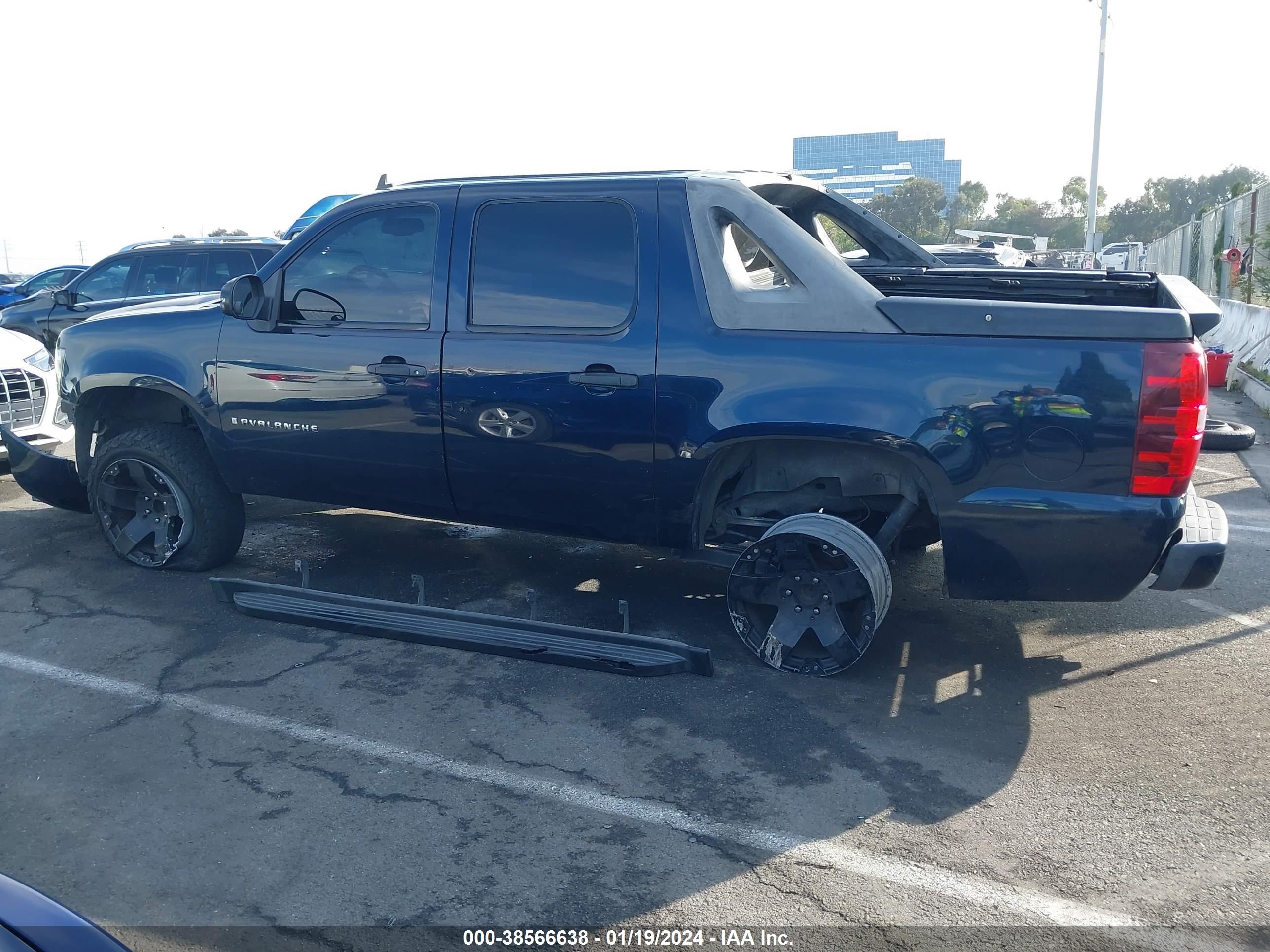 Photo 13 VIN: 3GNEC12017G267306 - CHEVROLET AVALANCHE 