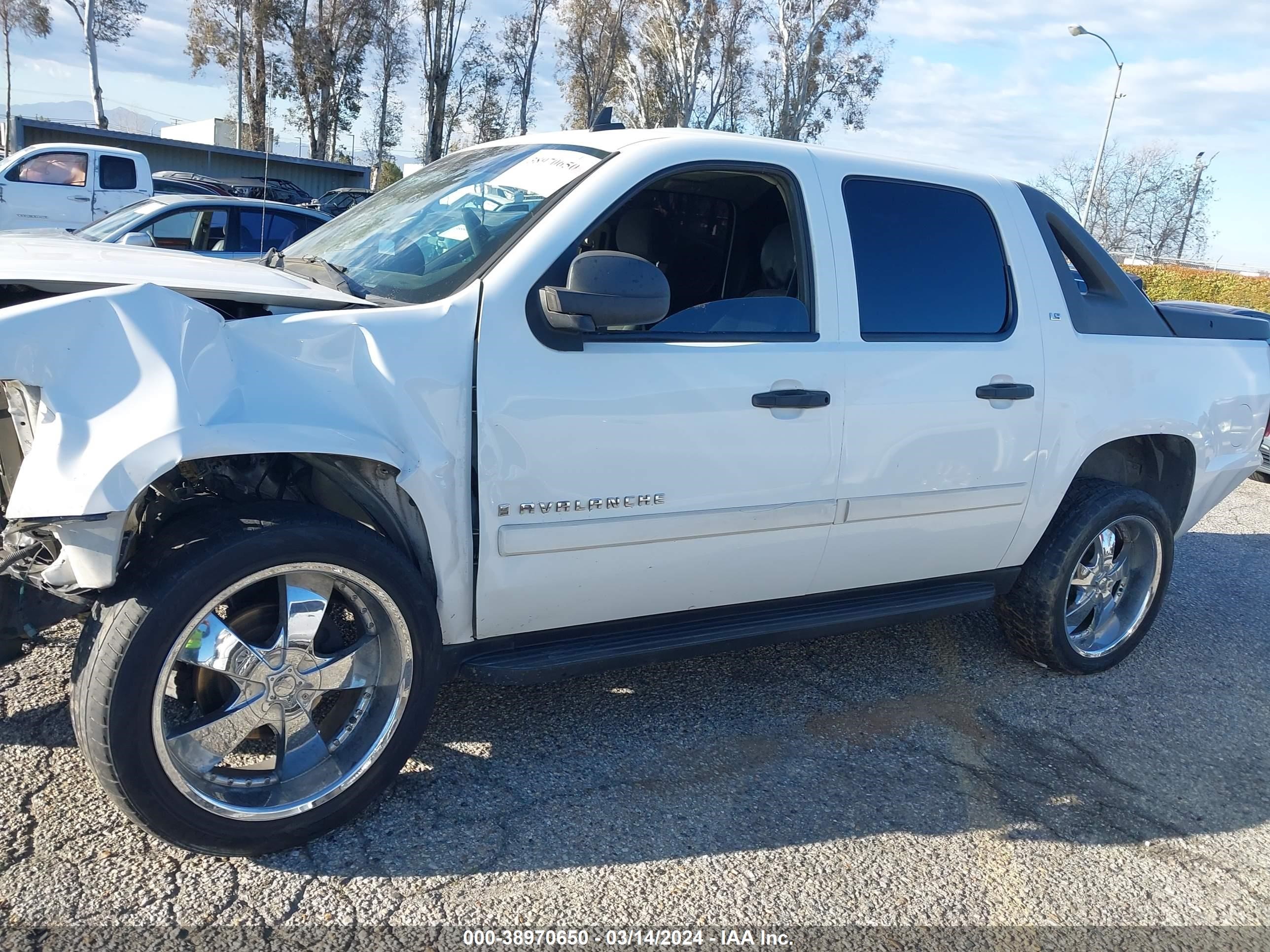 Photo 12 VIN: 3GNEC12047G157155 - CHEVROLET AVALANCHE 