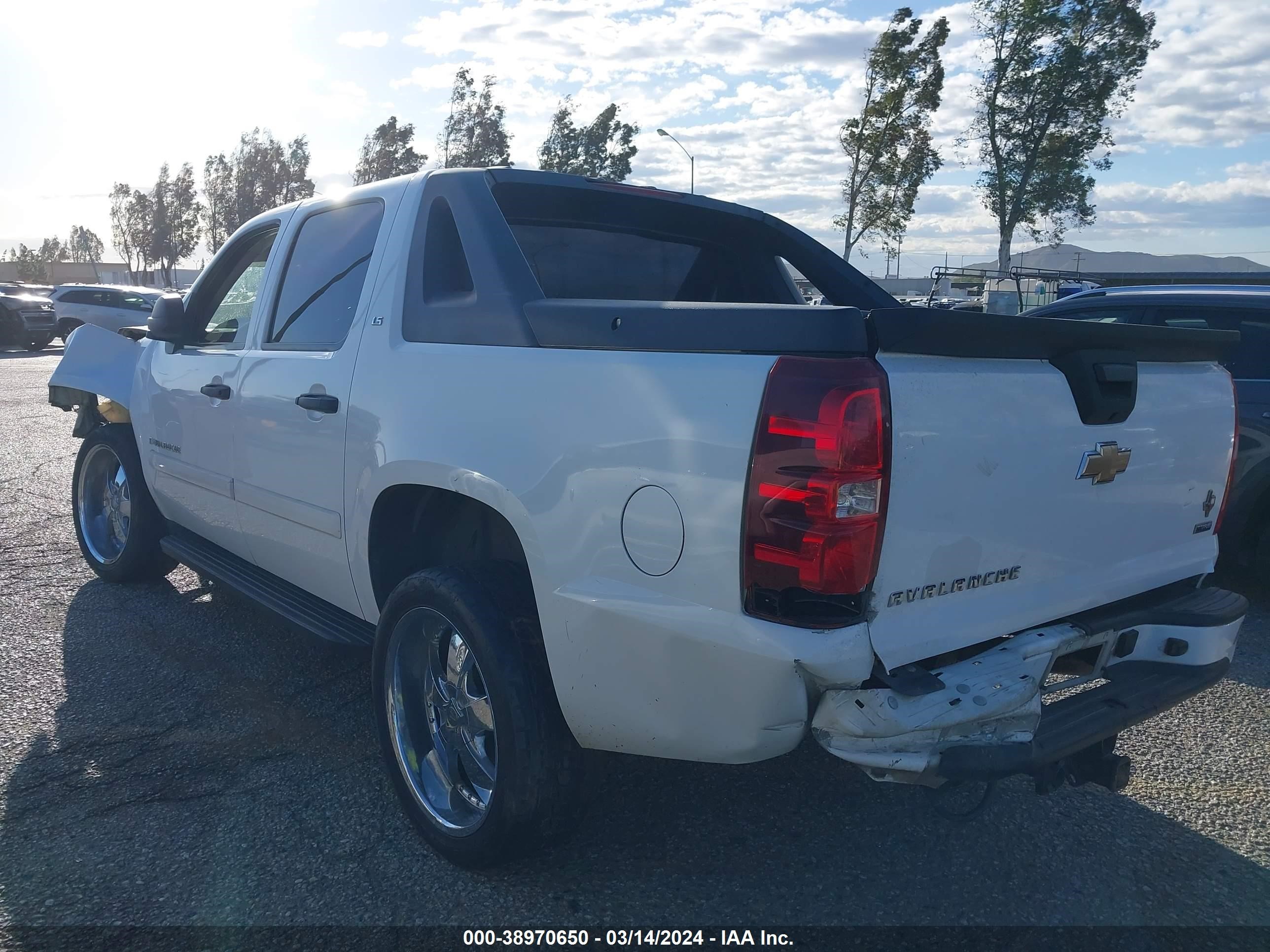 Photo 2 VIN: 3GNEC12047G157155 - CHEVROLET AVALANCHE 