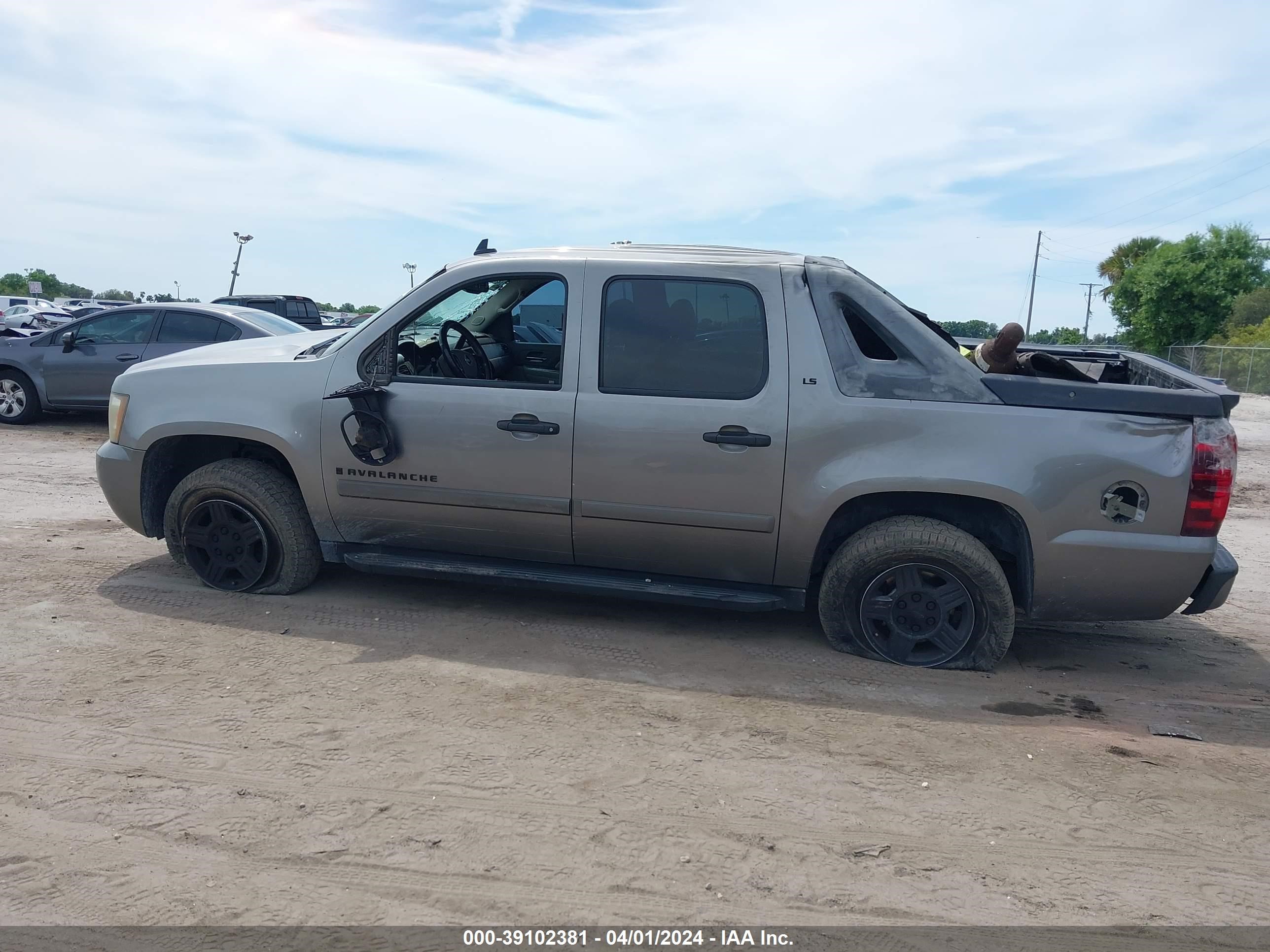 Photo 13 VIN: 3GNEC120X7G213194 - CHEVROLET AVALANCHE 