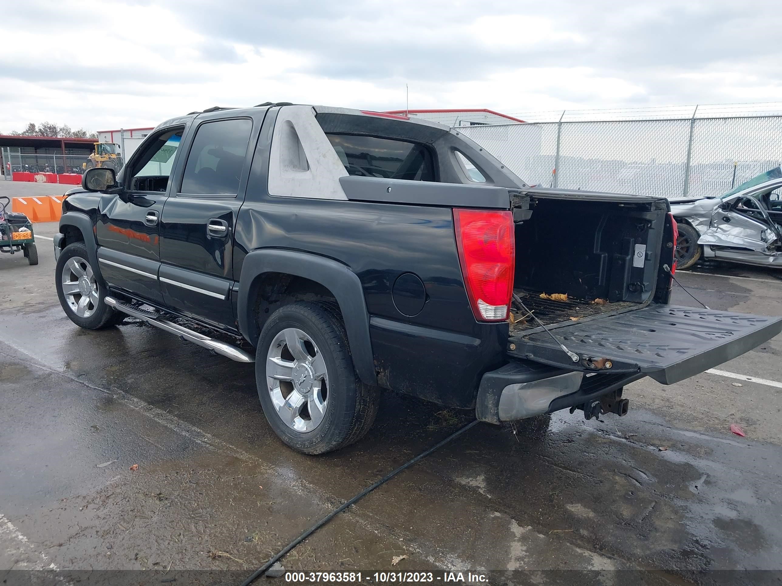 Photo 2 VIN: 3GNEC12T04G121078 - CHEVROLET AVALANCHE 