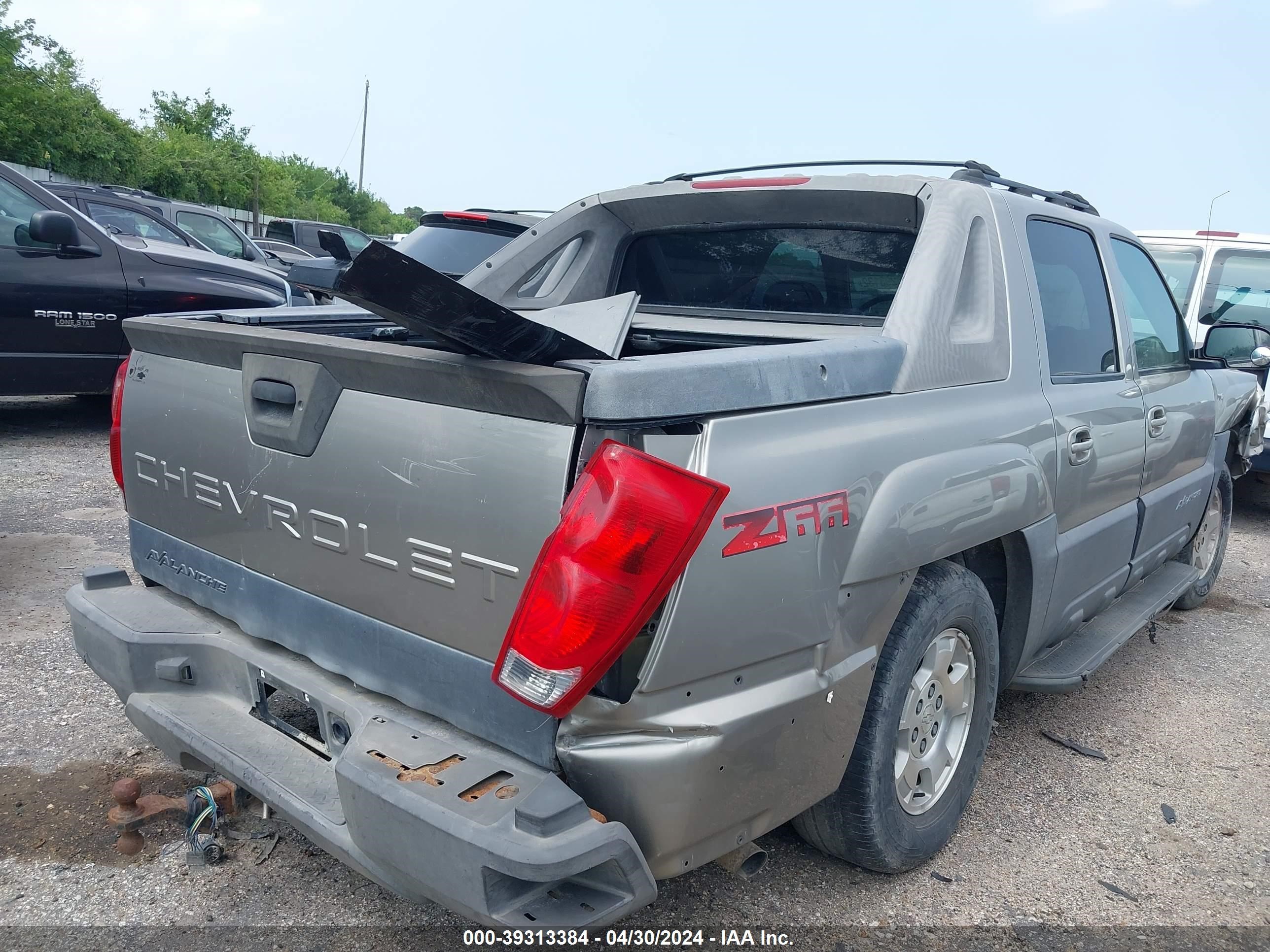 Photo 3 VIN: 3GNEC13T03G124284 - CHEVROLET AVALANCHE 