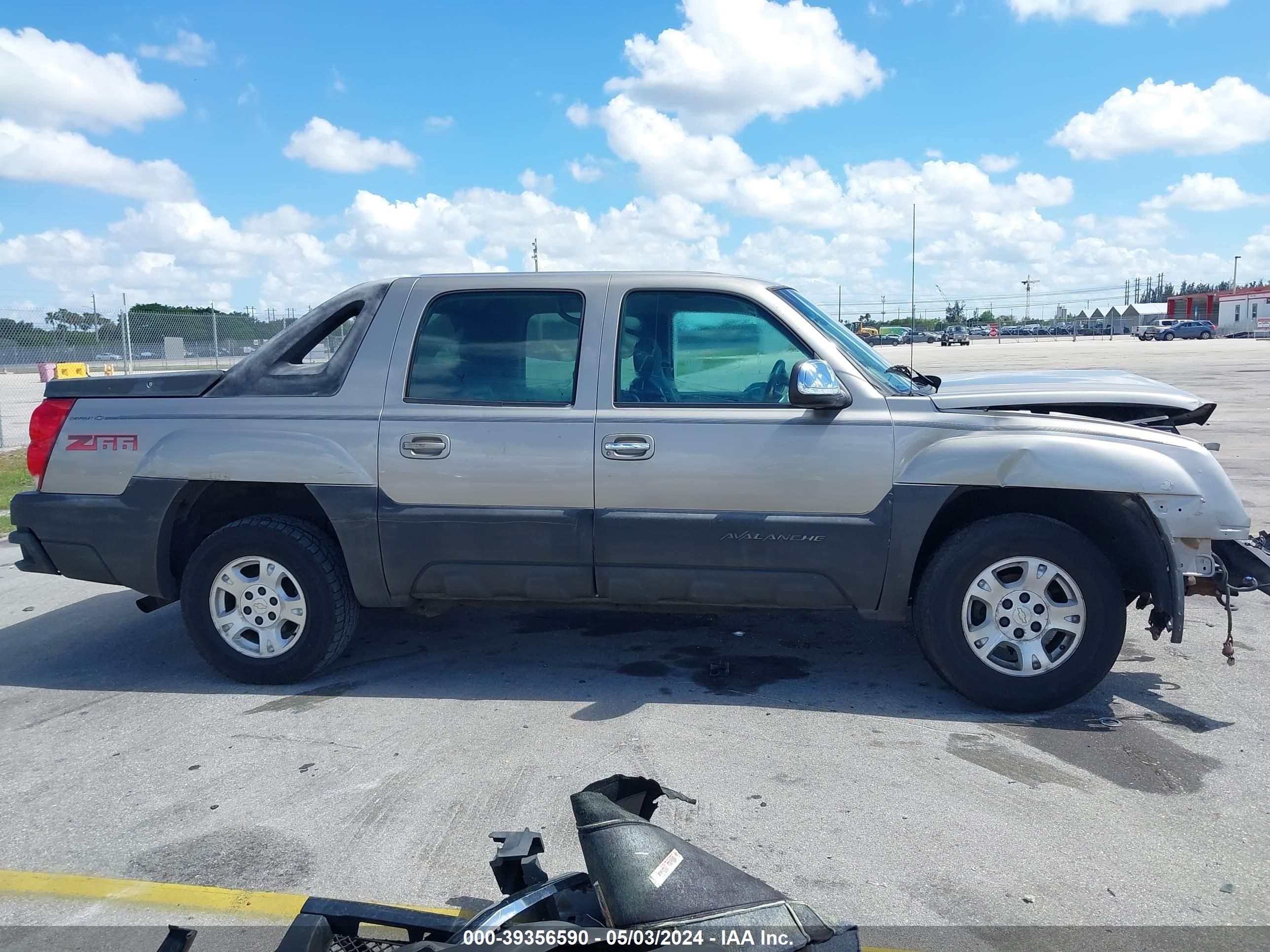 Photo 11 VIN: 3GNEC13T22G111745 - CHEVROLET AVALANCHE 