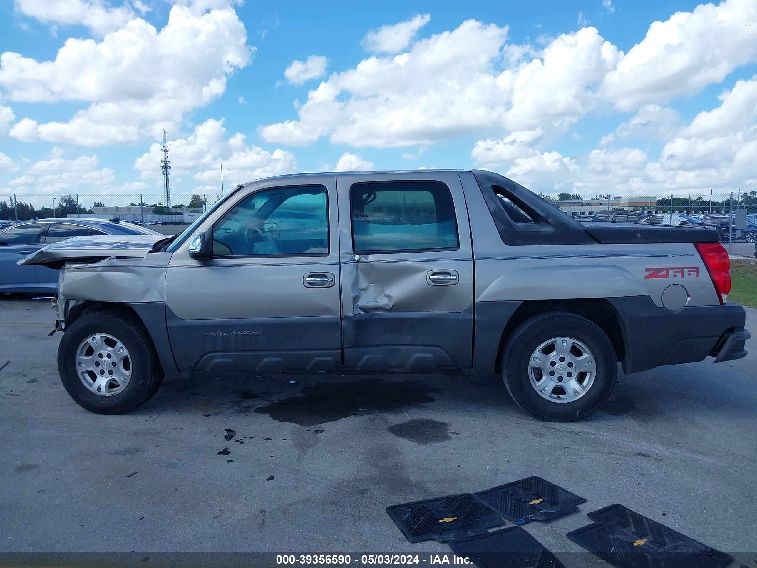 Photo 12 VIN: 3GNEC13T22G111745 - CHEVROLET AVALANCHE 