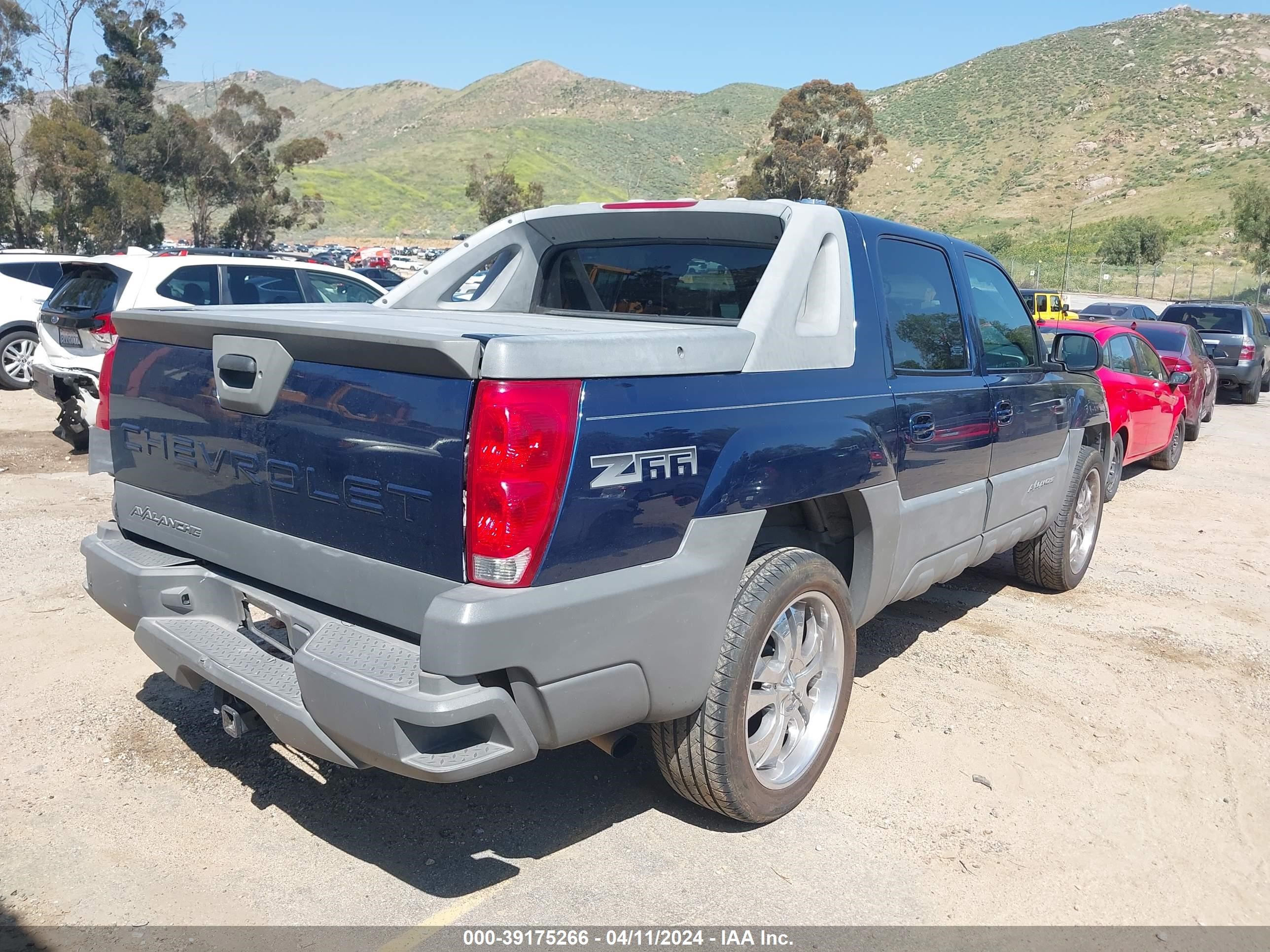 Photo 3 VIN: 3GNEC13T72G166871 - CHEVROLET AVALANCHE 