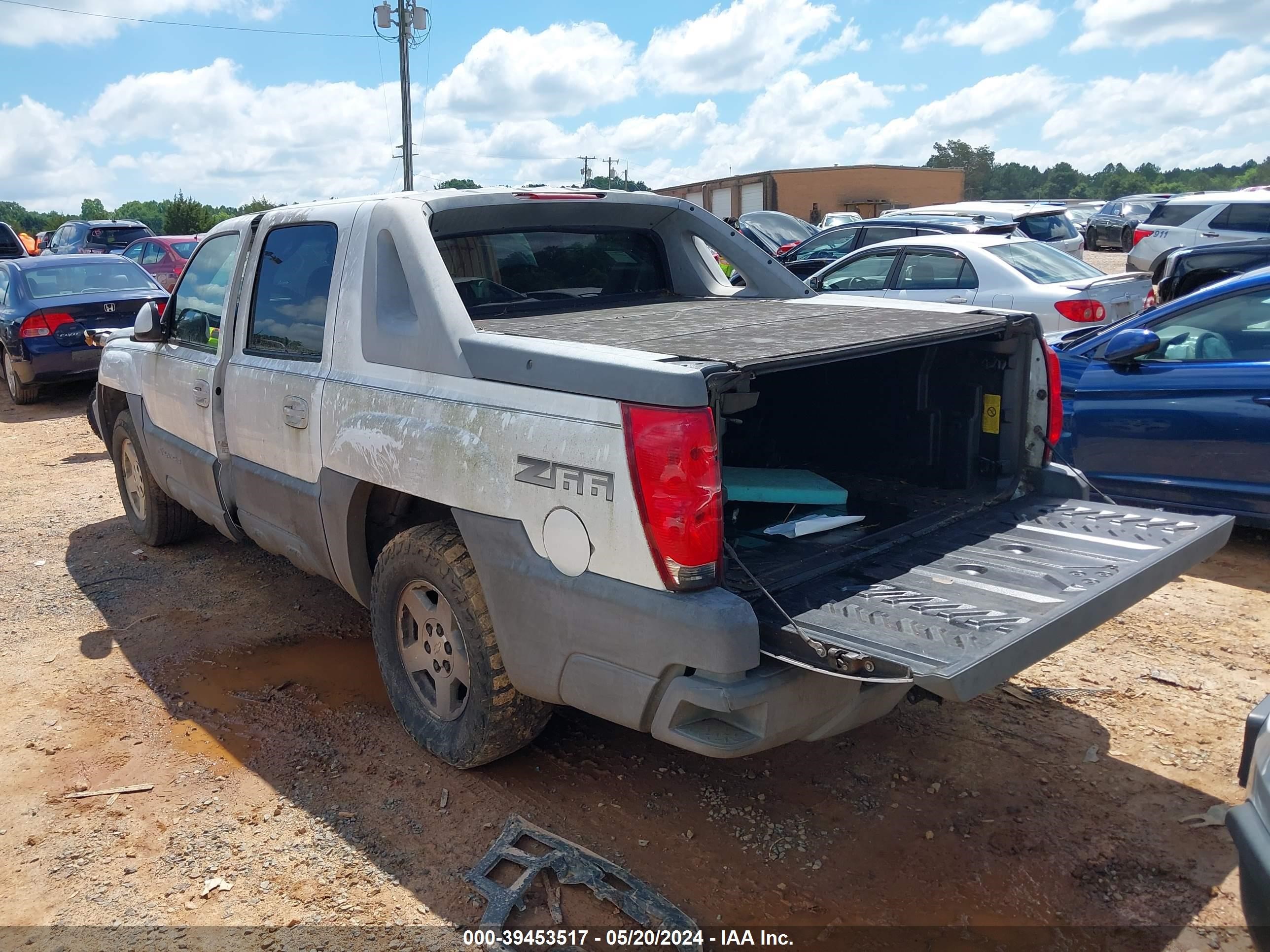 Photo 2 VIN: 3GNEC13T82G166748 - CHEVROLET AVALANCHE 