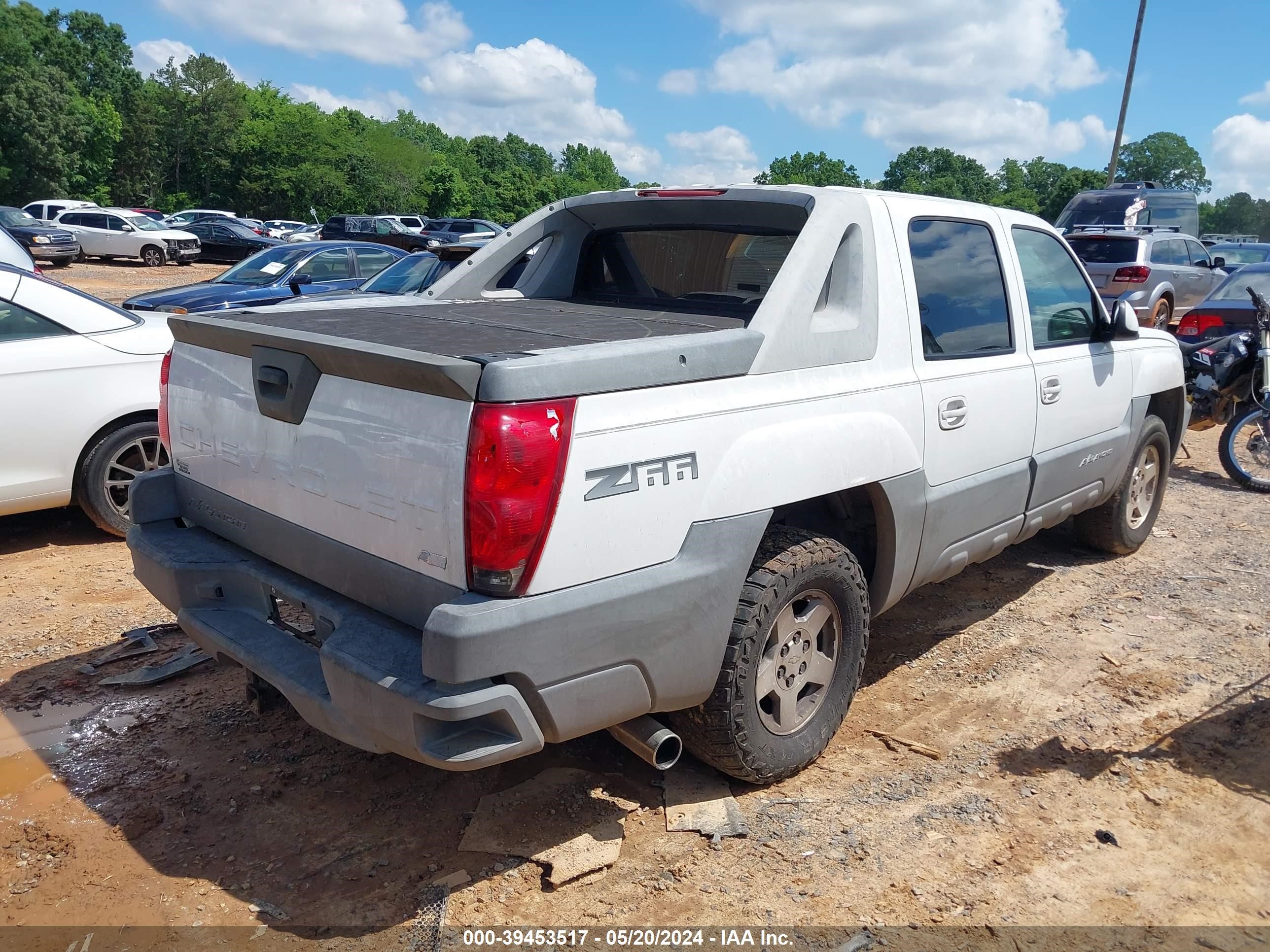 Photo 3 VIN: 3GNEC13T82G166748 - CHEVROLET AVALANCHE 