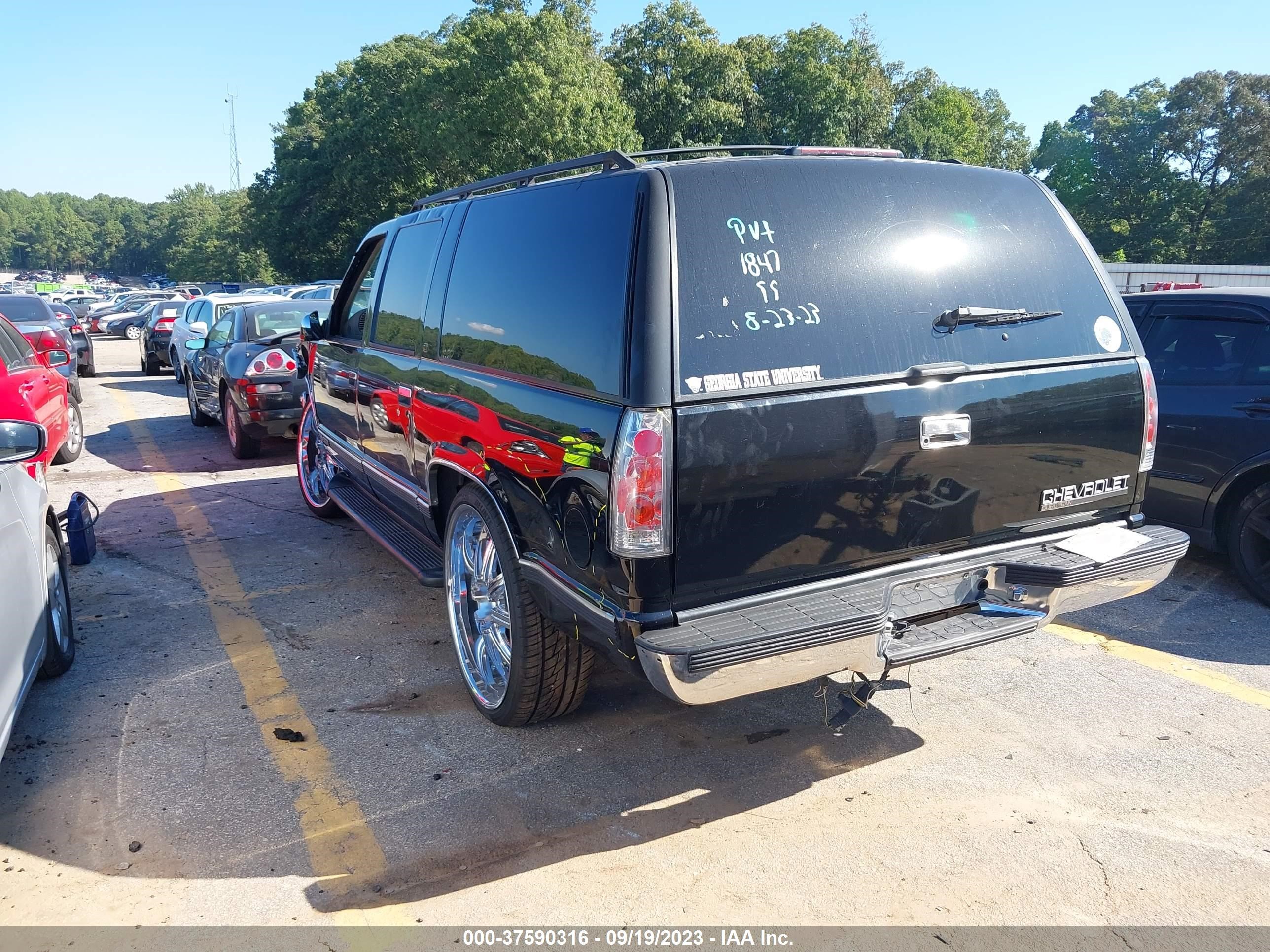 Photo 2 VIN: 3GNEC16R8VG191847 - CHEVROLET SUBURBAN 