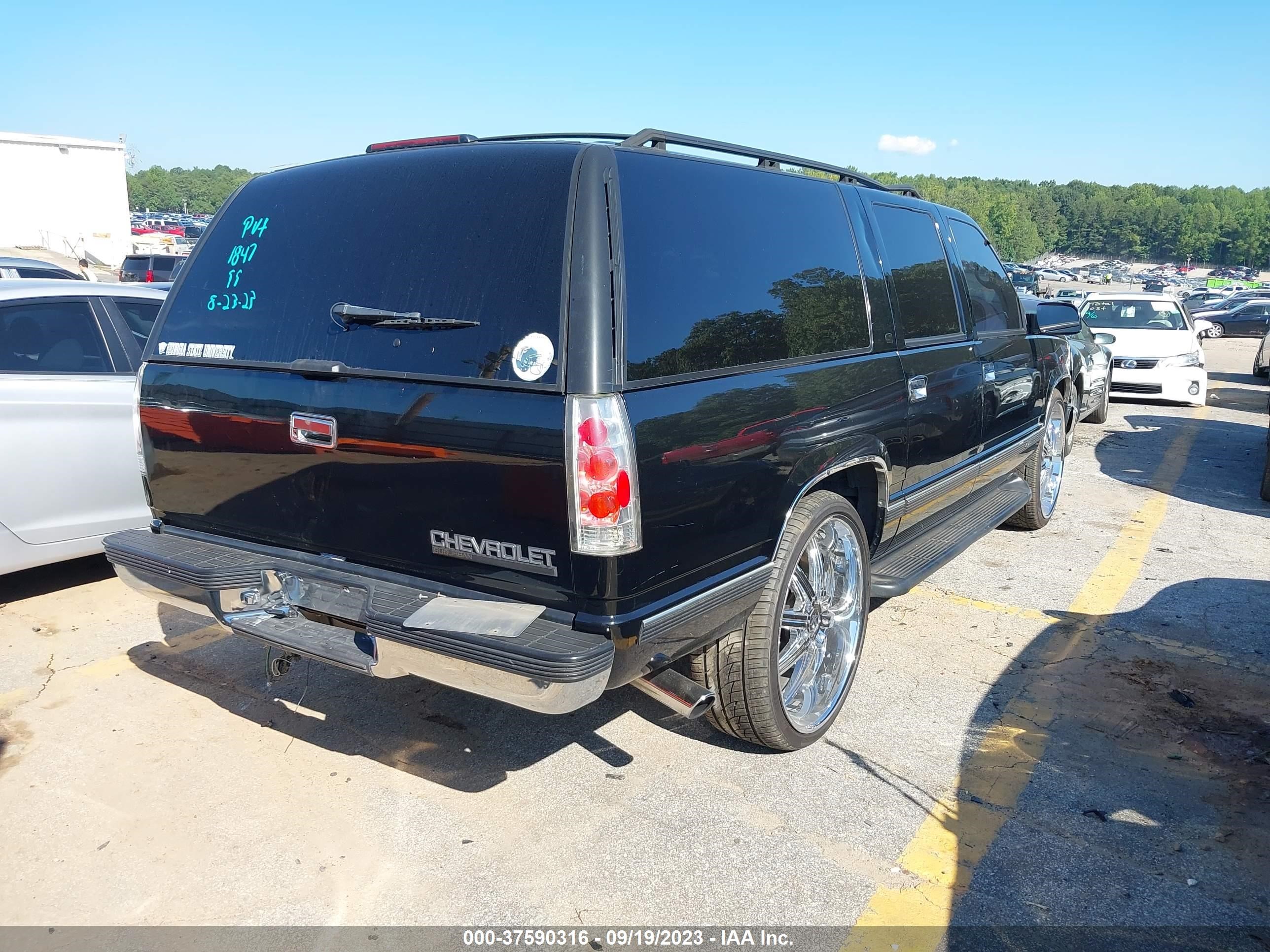 Photo 3 VIN: 3GNEC16R8VG191847 - CHEVROLET SUBURBAN 