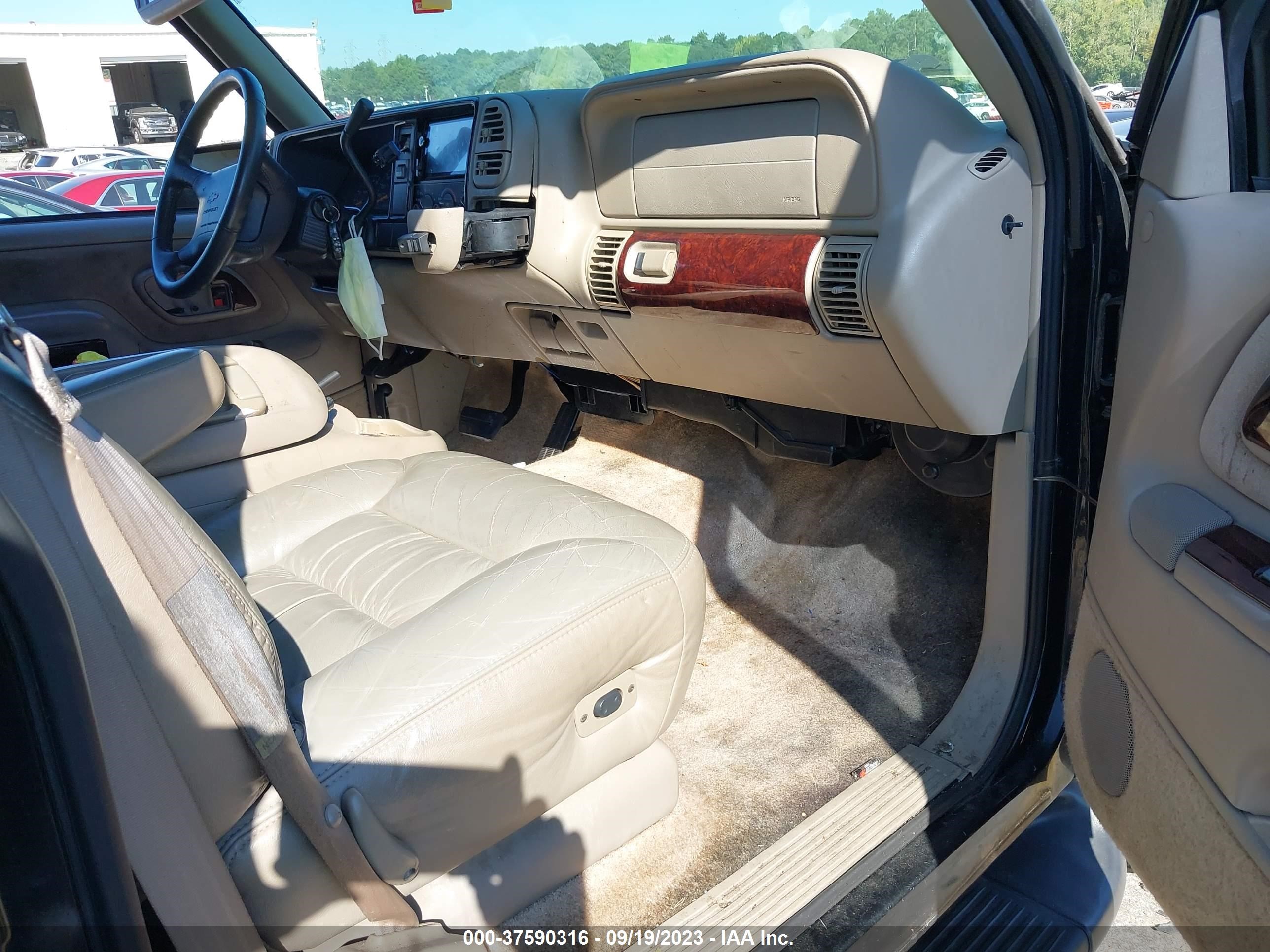 Photo 4 VIN: 3GNEC16R8VG191847 - CHEVROLET SUBURBAN 