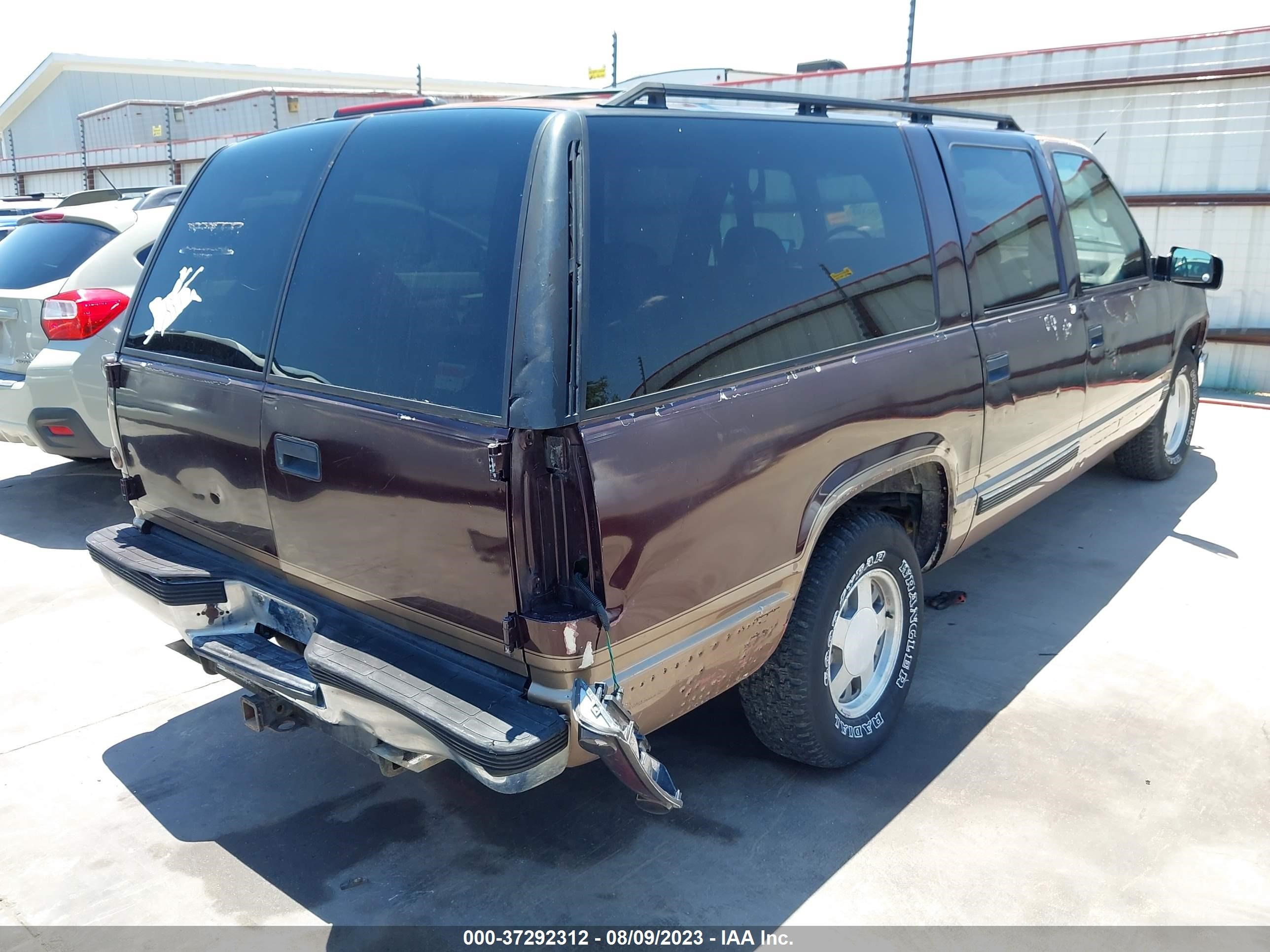 Photo 3 VIN: 3GNEC16RXTG126981 - CHEVROLET SUBURBAN 