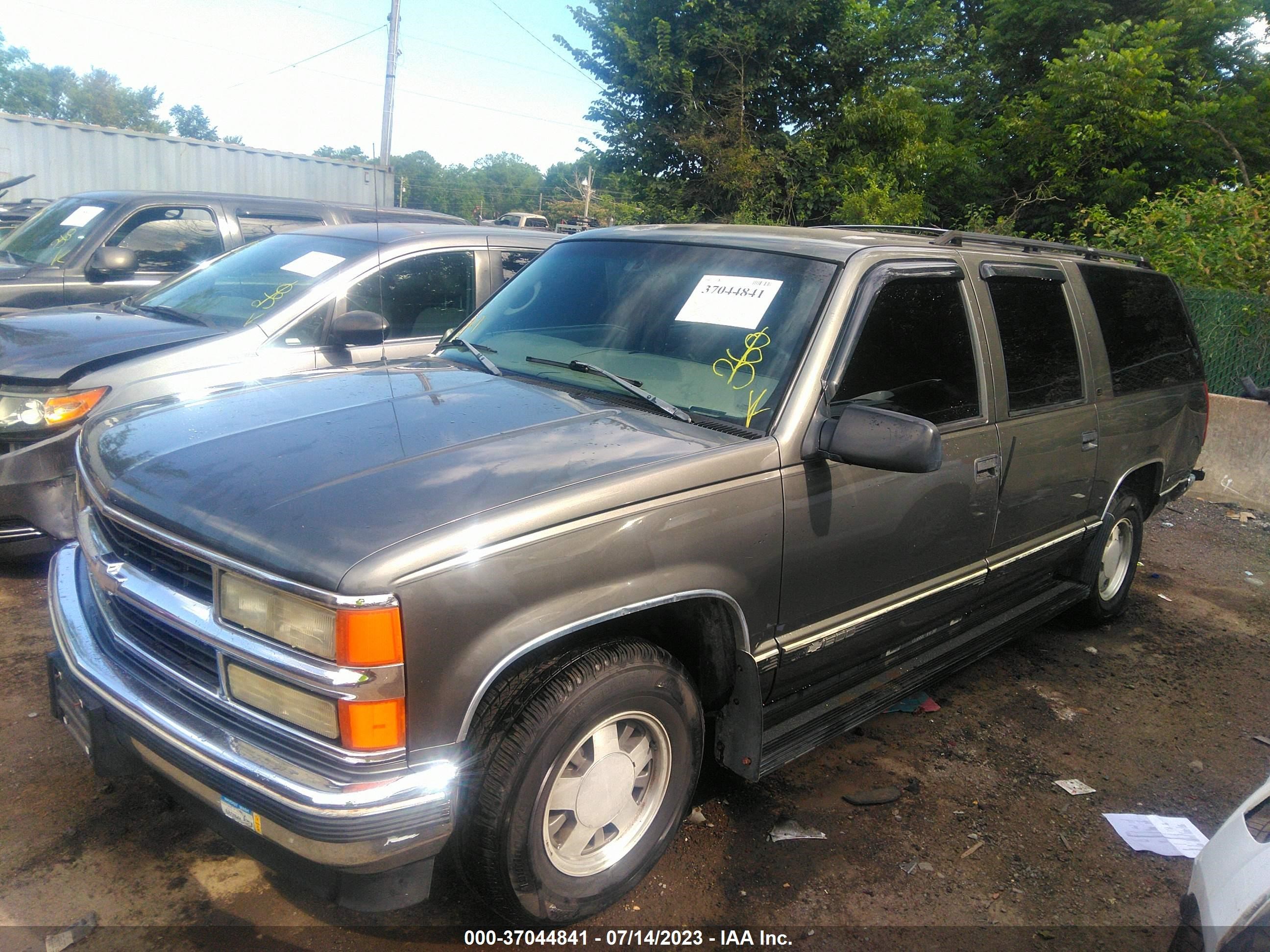 Photo 1 VIN: 3GNEC16RXXG145889 - CHEVROLET SUBURBAN 