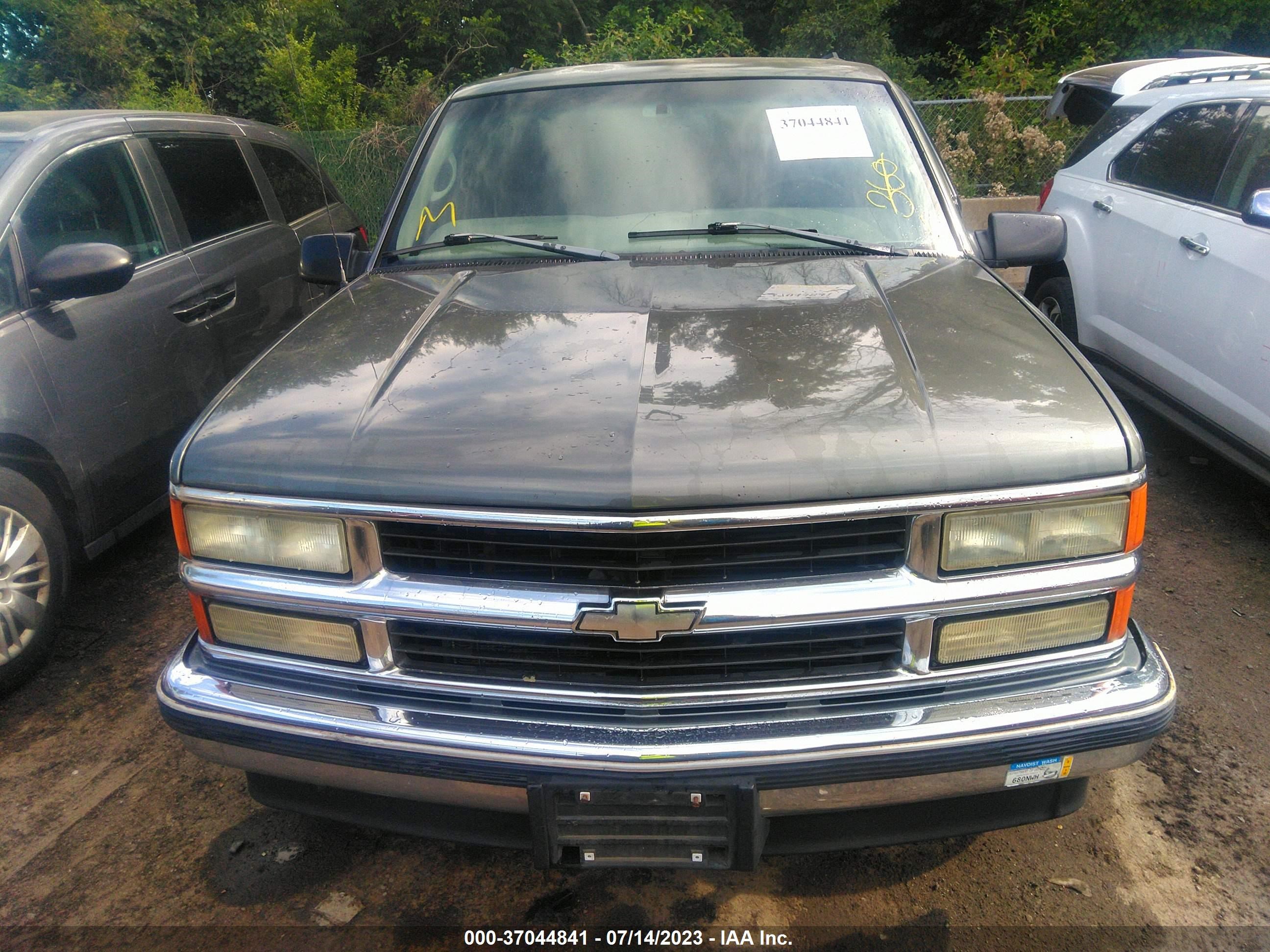 Photo 12 VIN: 3GNEC16RXXG145889 - CHEVROLET SUBURBAN 