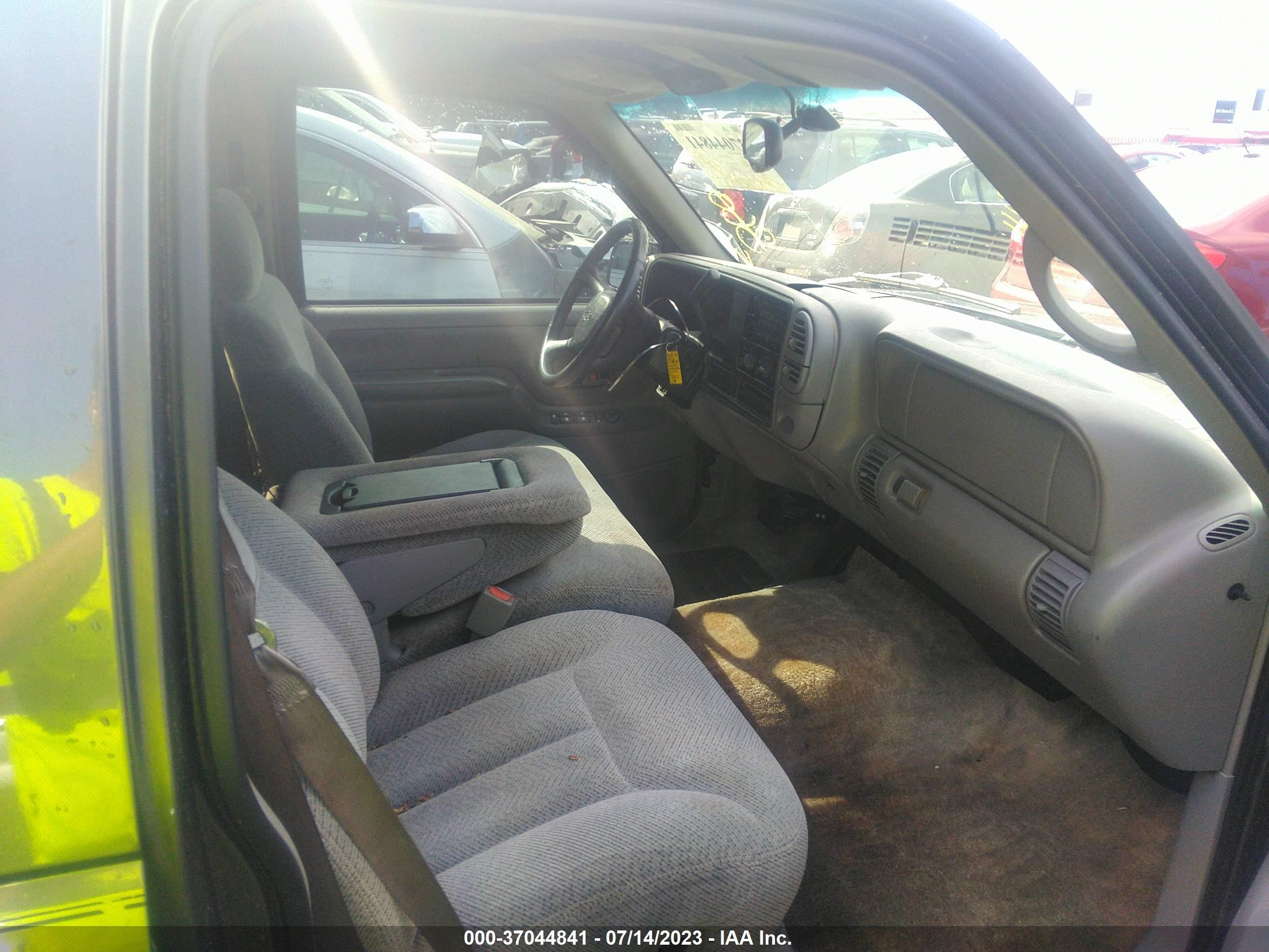 Photo 4 VIN: 3GNEC16RXXG145889 - CHEVROLET SUBURBAN 