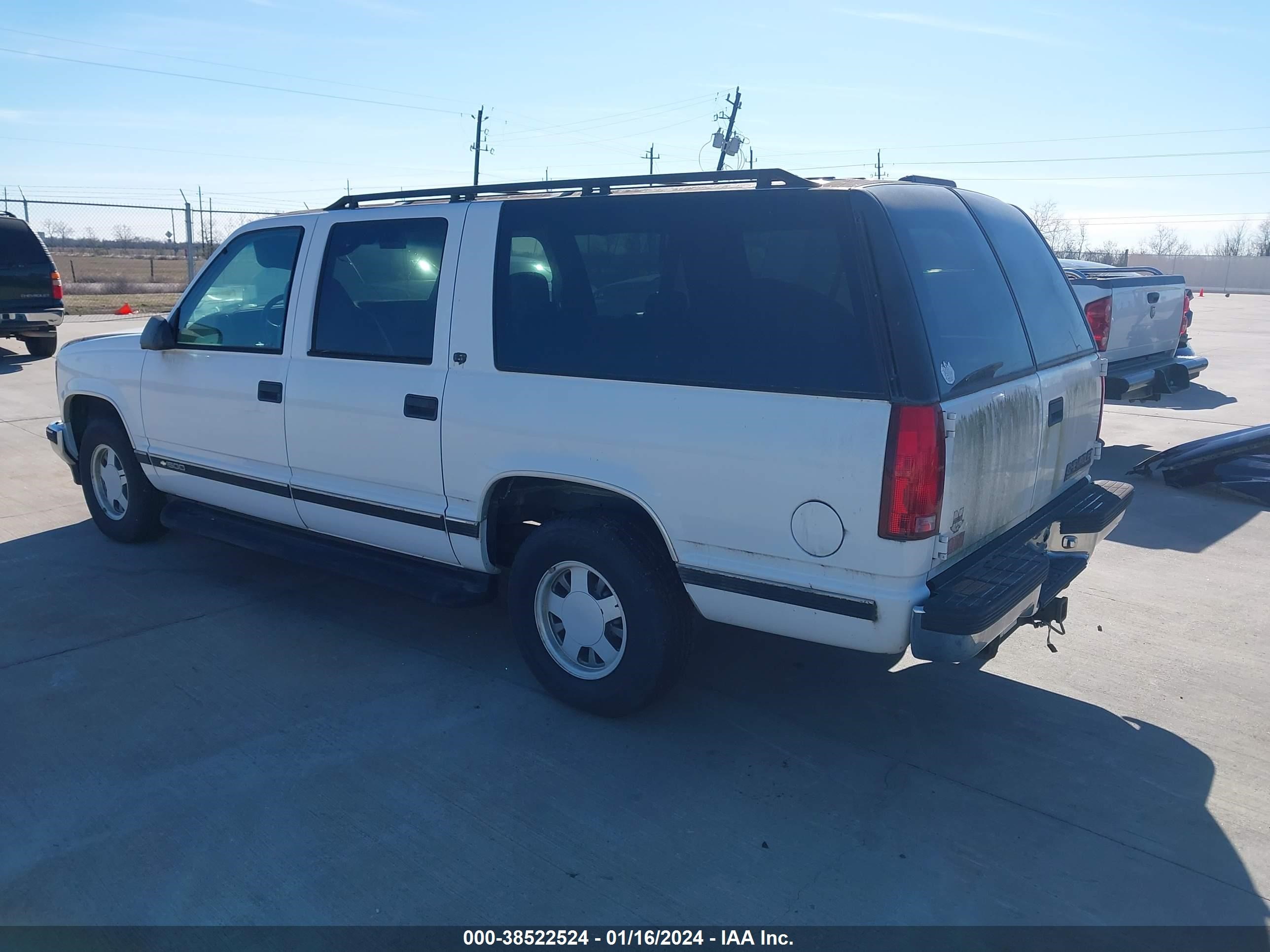 Photo 2 VIN: 3GNEC16RXXG169352 - CHEVROLET EXPRESS 