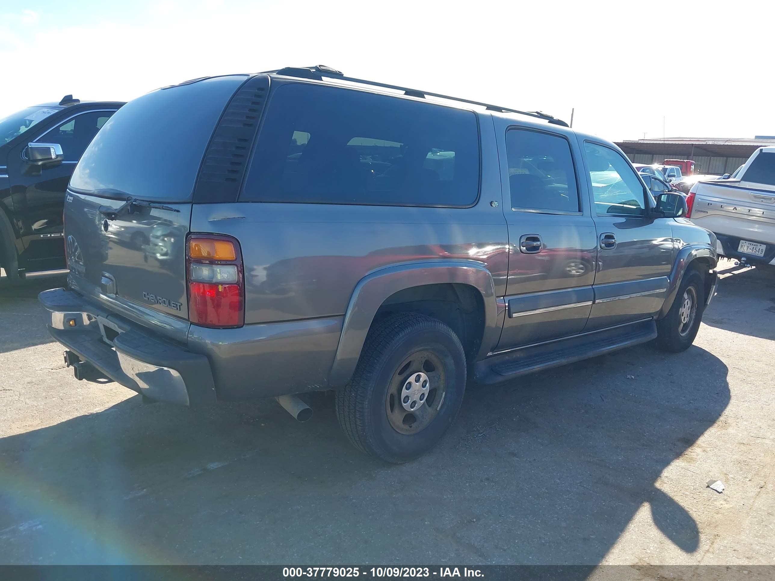 Photo 3 VIN: 3GNEC16ZX2G330310 - CHEVROLET SUBURBAN 