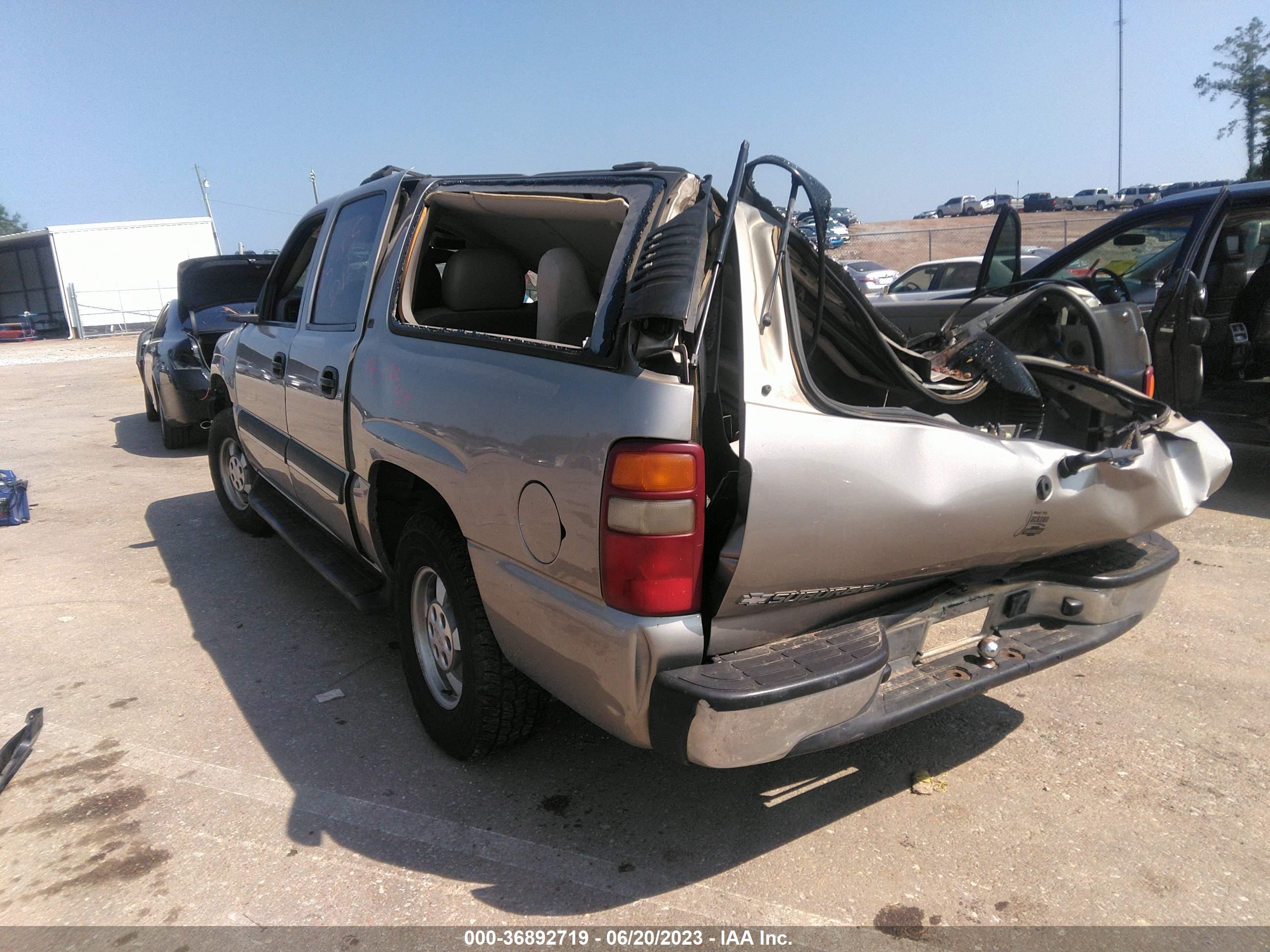 Photo 2 VIN: 3GNEC16ZX2G346765 - CHEVROLET SUBURBAN 