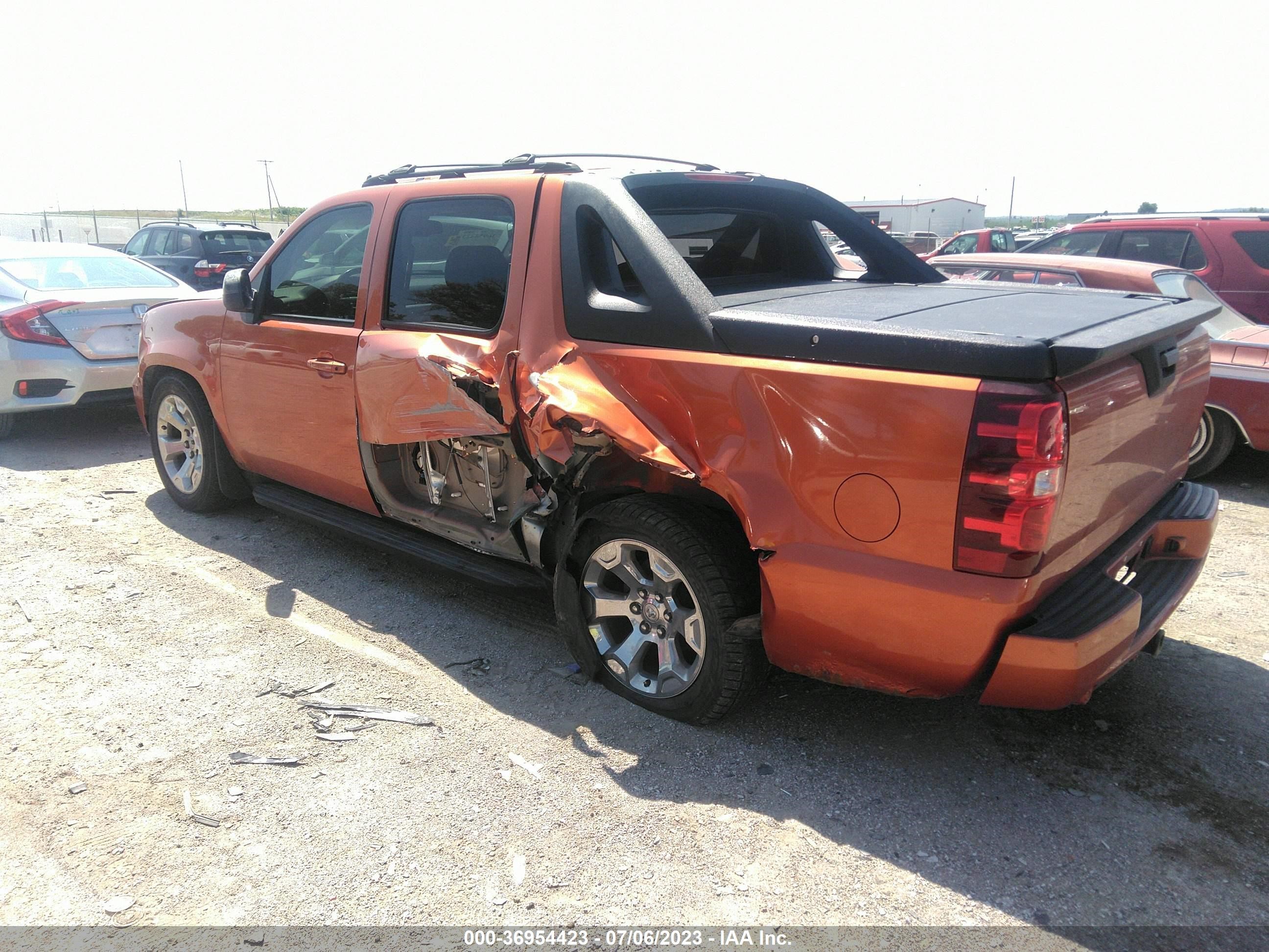 Photo 2 VIN: 3GNEK12317G104393 - CHEVROLET AVALANCHE 