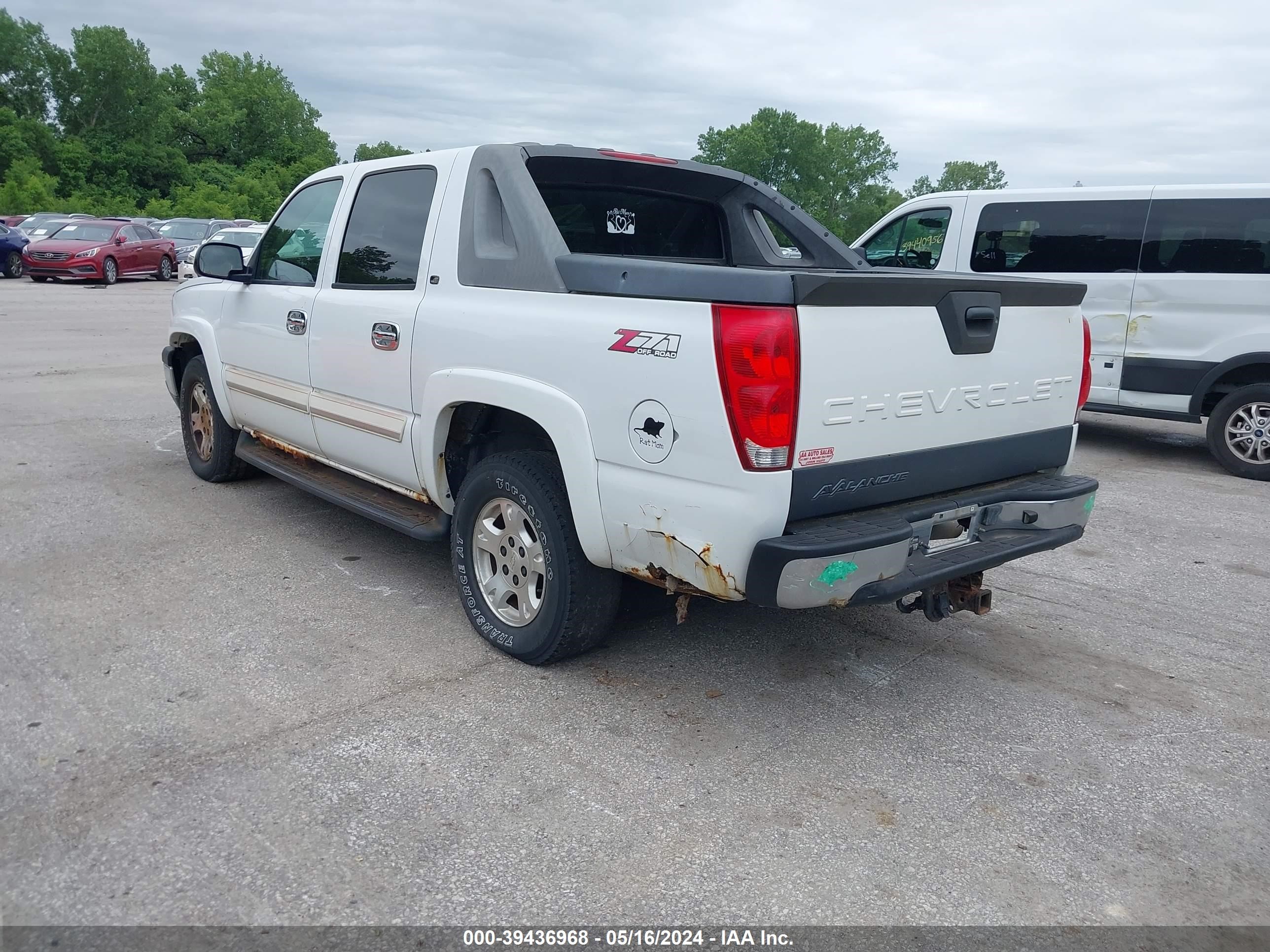 Photo 2 VIN: 3GNEK12Z45G221063 - CHEVROLET AVALANCHE 