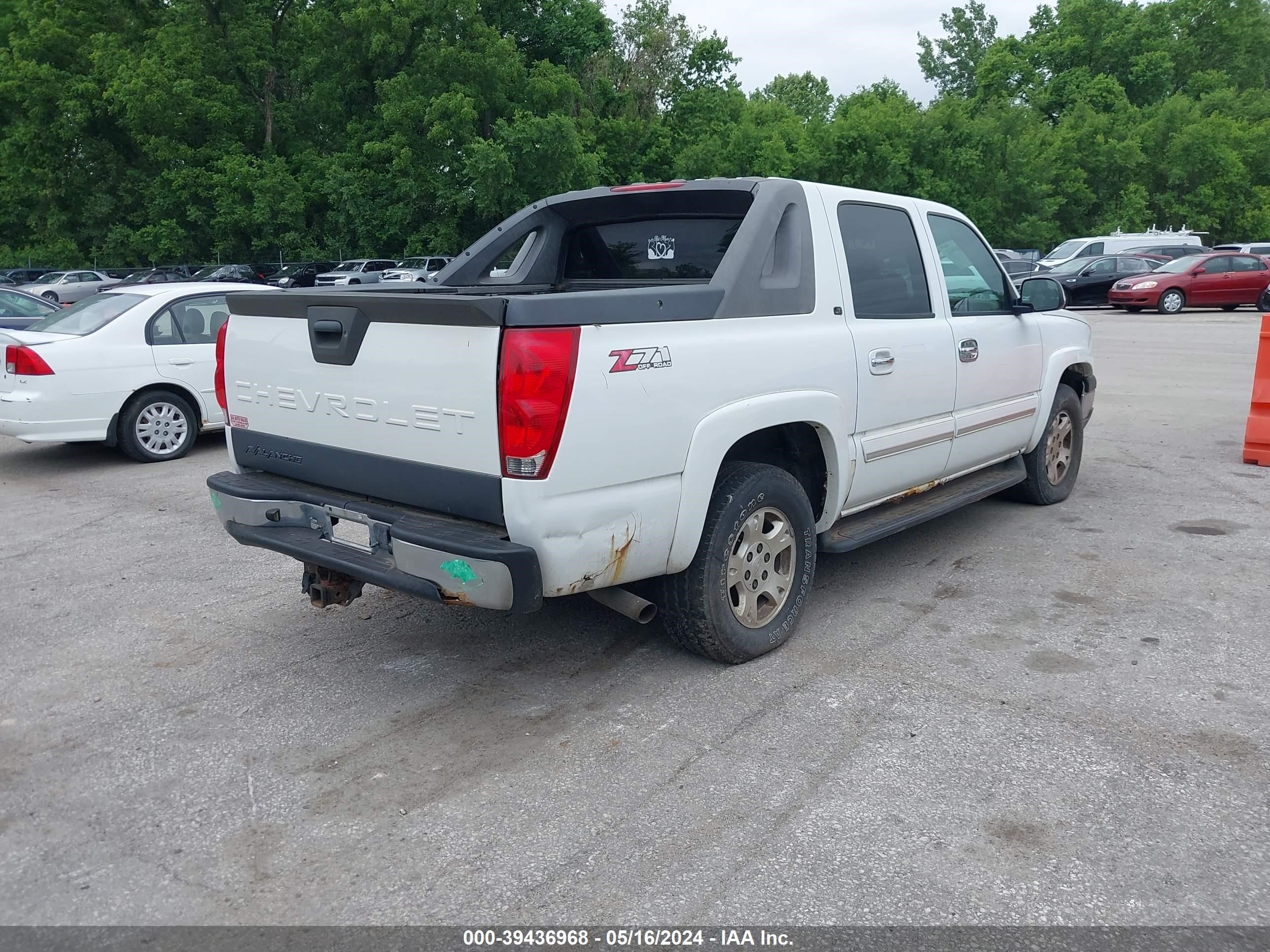 Photo 3 VIN: 3GNEK12Z45G221063 - CHEVROLET AVALANCHE 