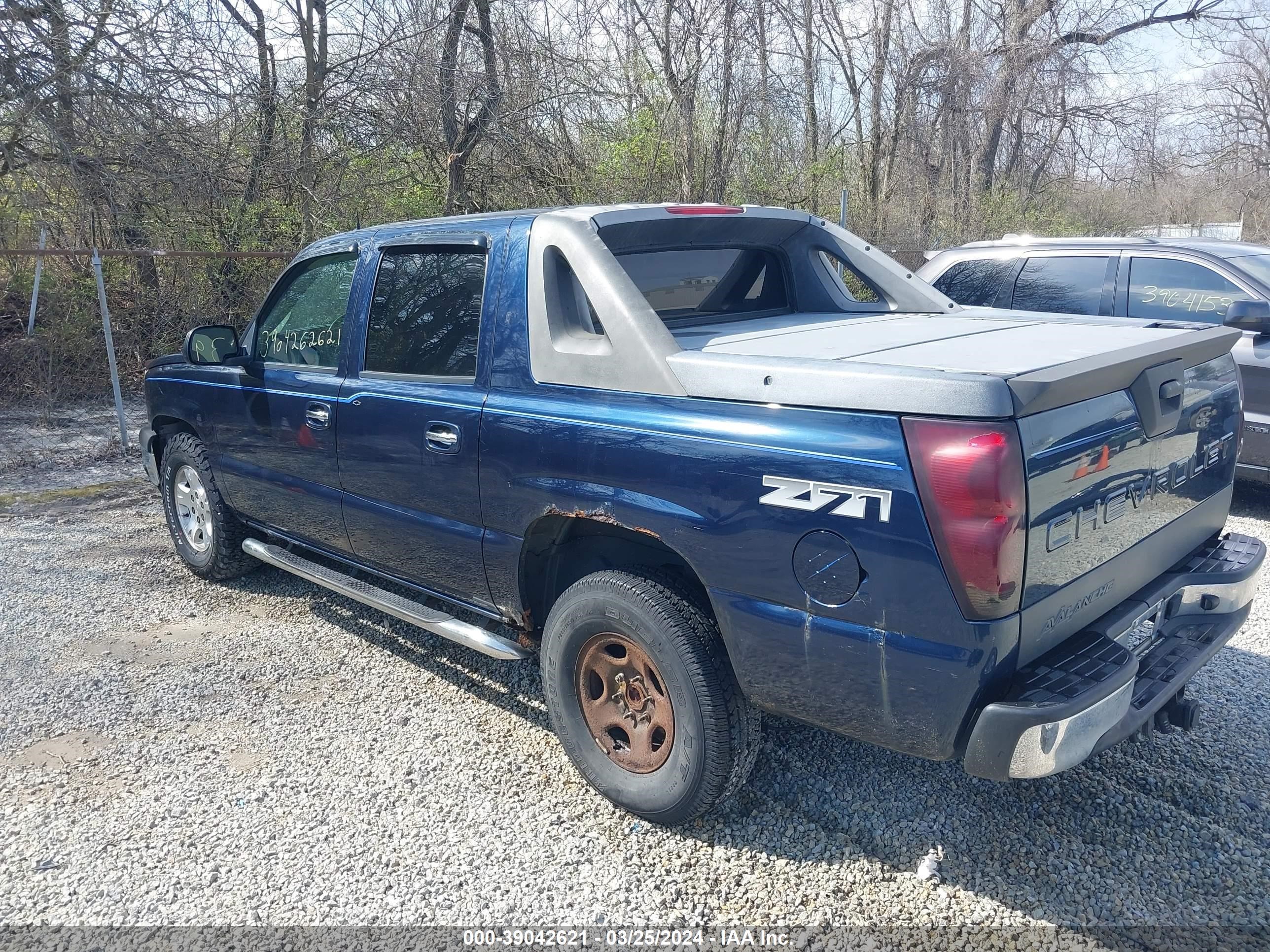 Photo 2 VIN: 3GNEK12Z65G137553 - CHEVROLET AVALANCHE 