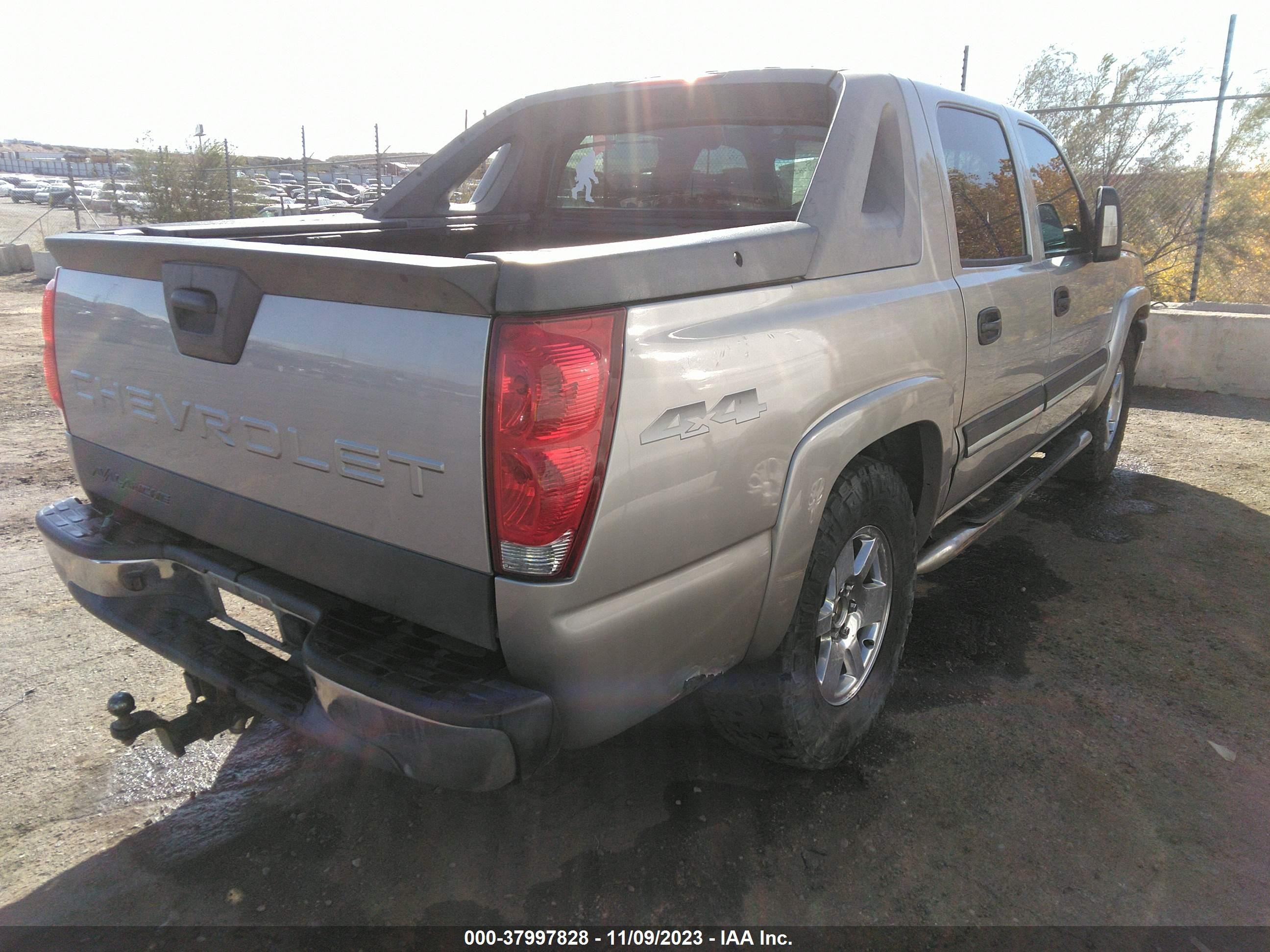 Photo 3 VIN: 3GNEK12ZX5G121047 - CHEVROLET AVALANCHE 