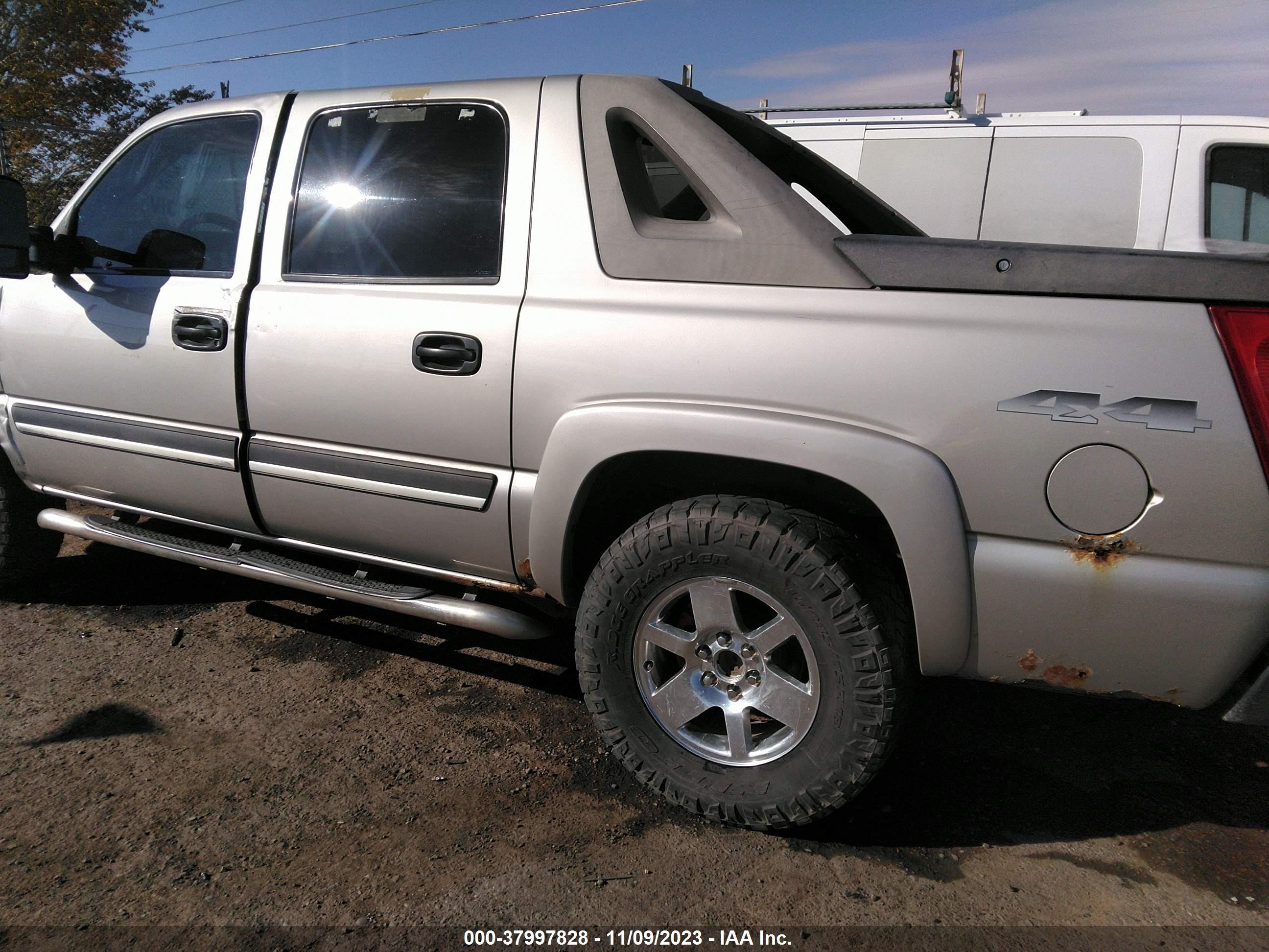 Photo 5 VIN: 3GNEK12ZX5G121047 - CHEVROLET AVALANCHE 