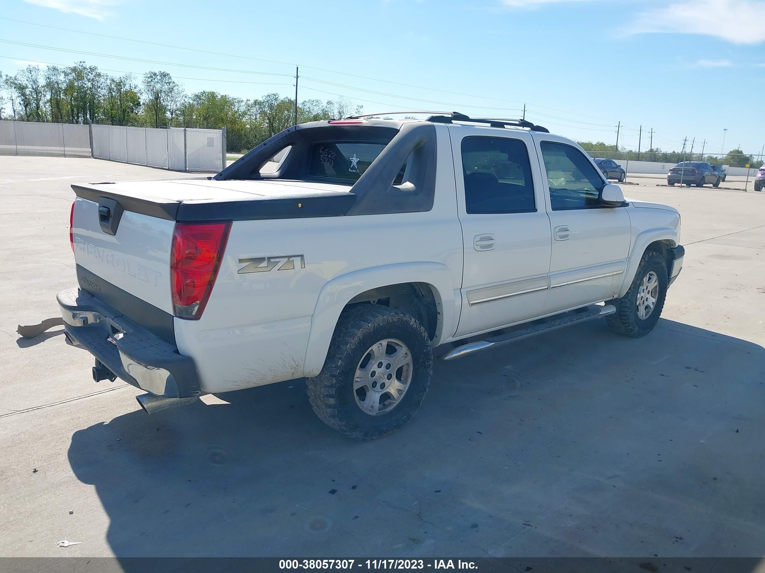 Photo 3 VIN: 3GNEK12ZX5G225778 - CHEVROLET AVALANCHE 