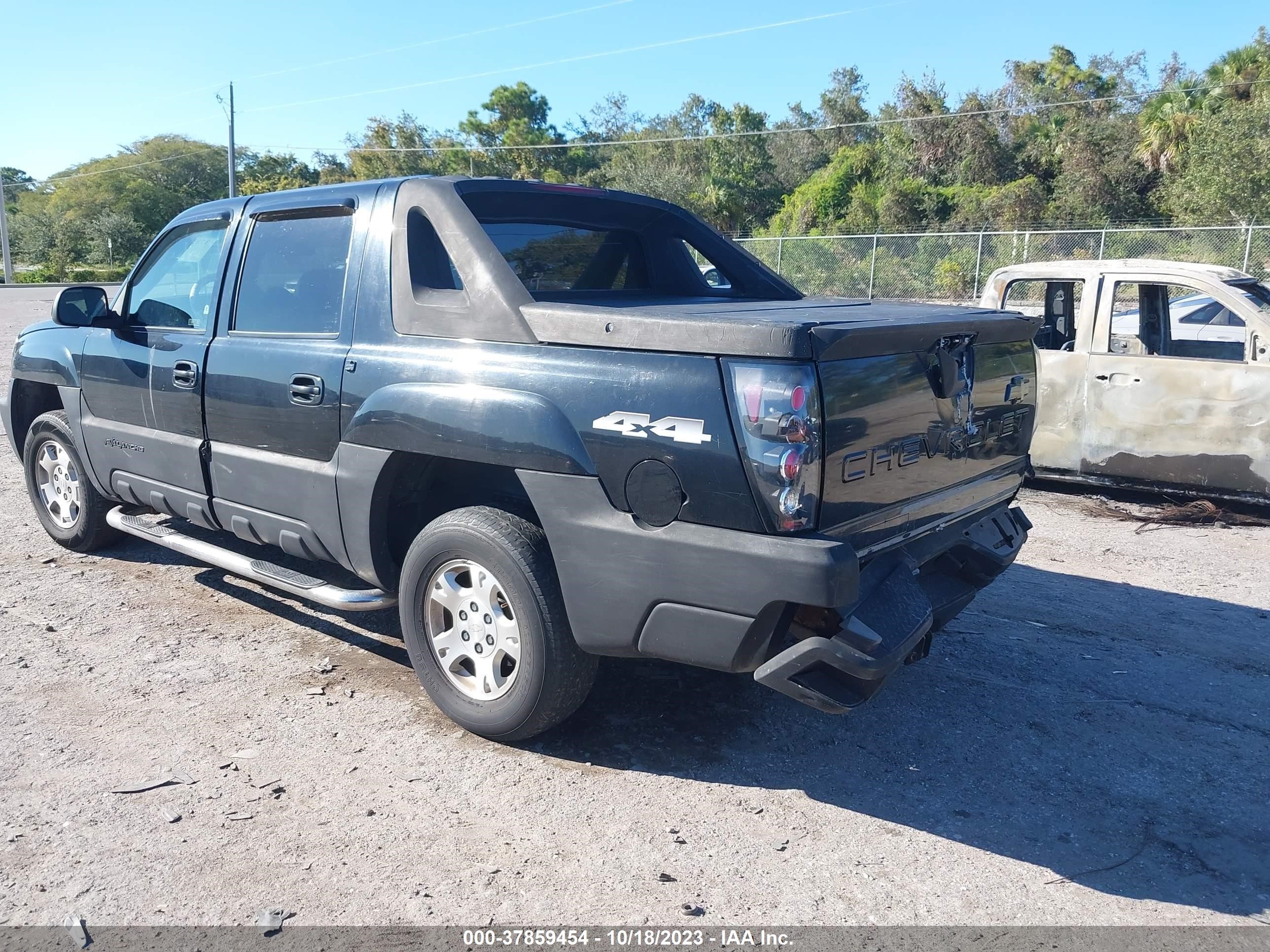 Photo 2 VIN: 3GNEK13T12G188853 - CHEVROLET AVALANCHE 