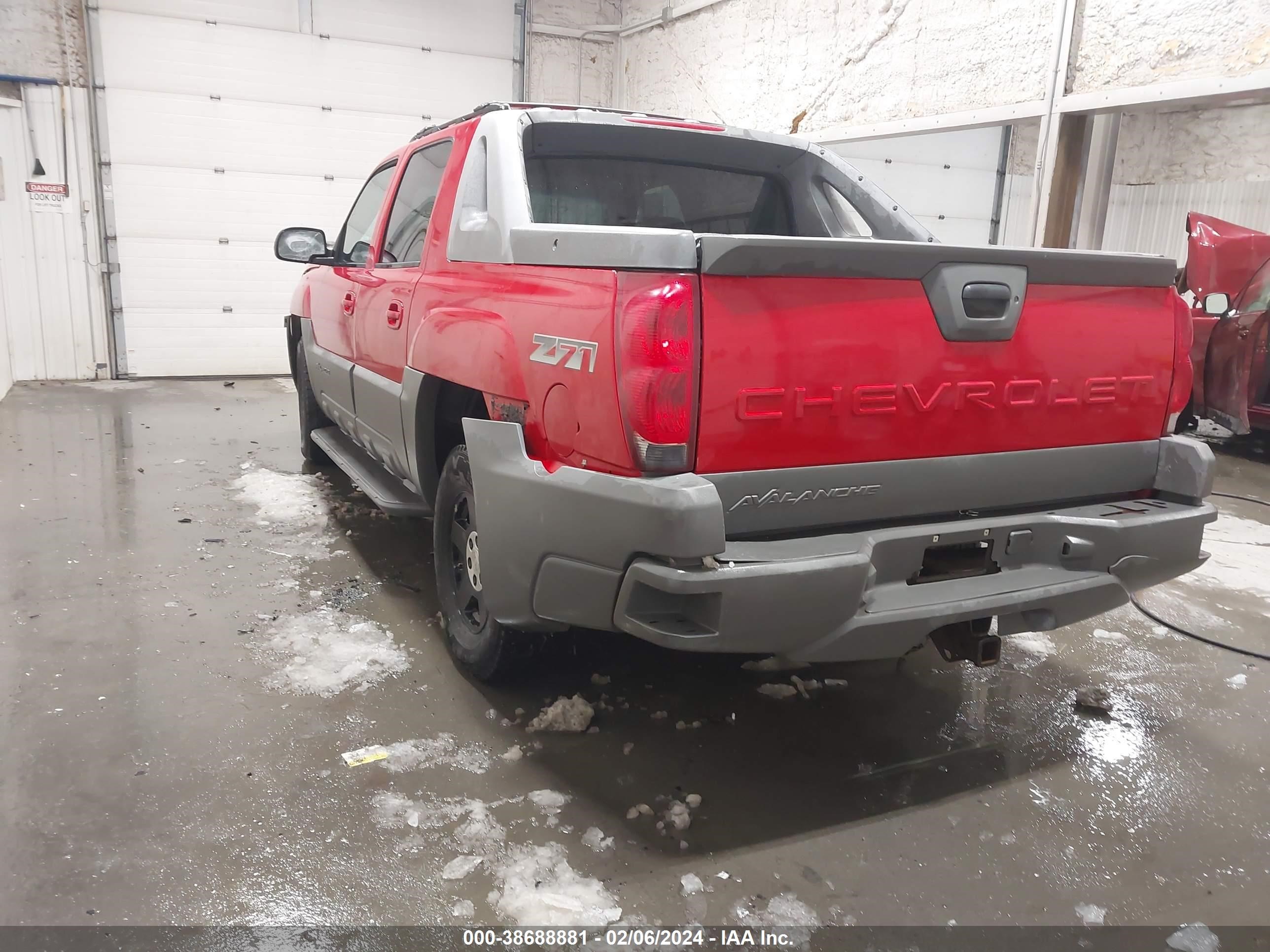 Photo 2 VIN: 3GNEK13T32G107660 - CHEVROLET AVALANCHE 