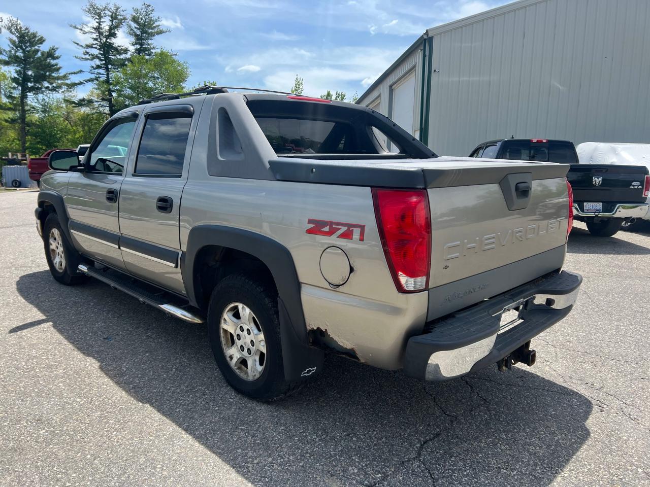 Photo 2 VIN: 3GNEK13T93G322073 - CHEVROLET AVALANCHE 