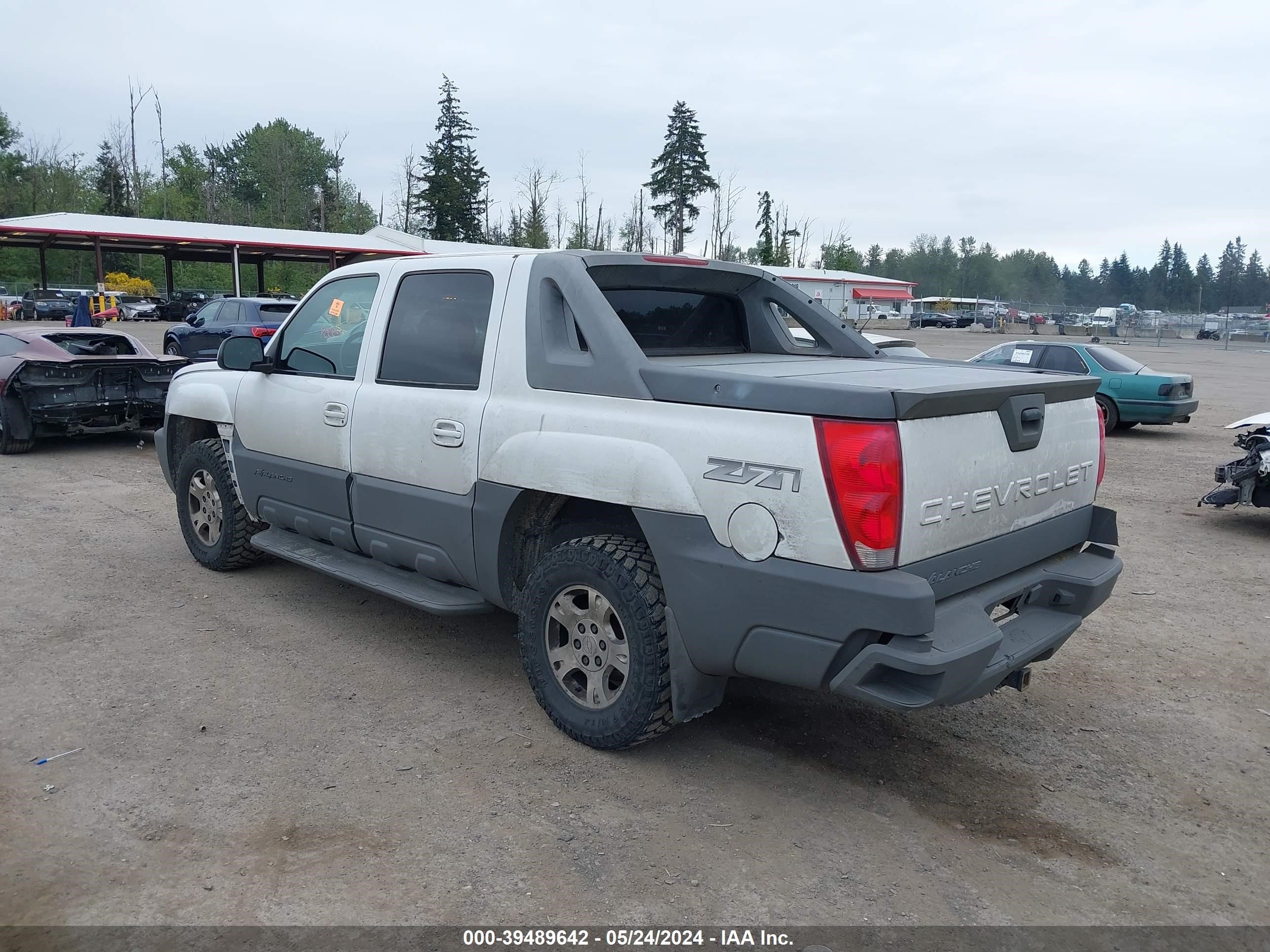 Photo 2 VIN: 3GNEK13TX2G274677 - CHEVROLET AVALANCHE 