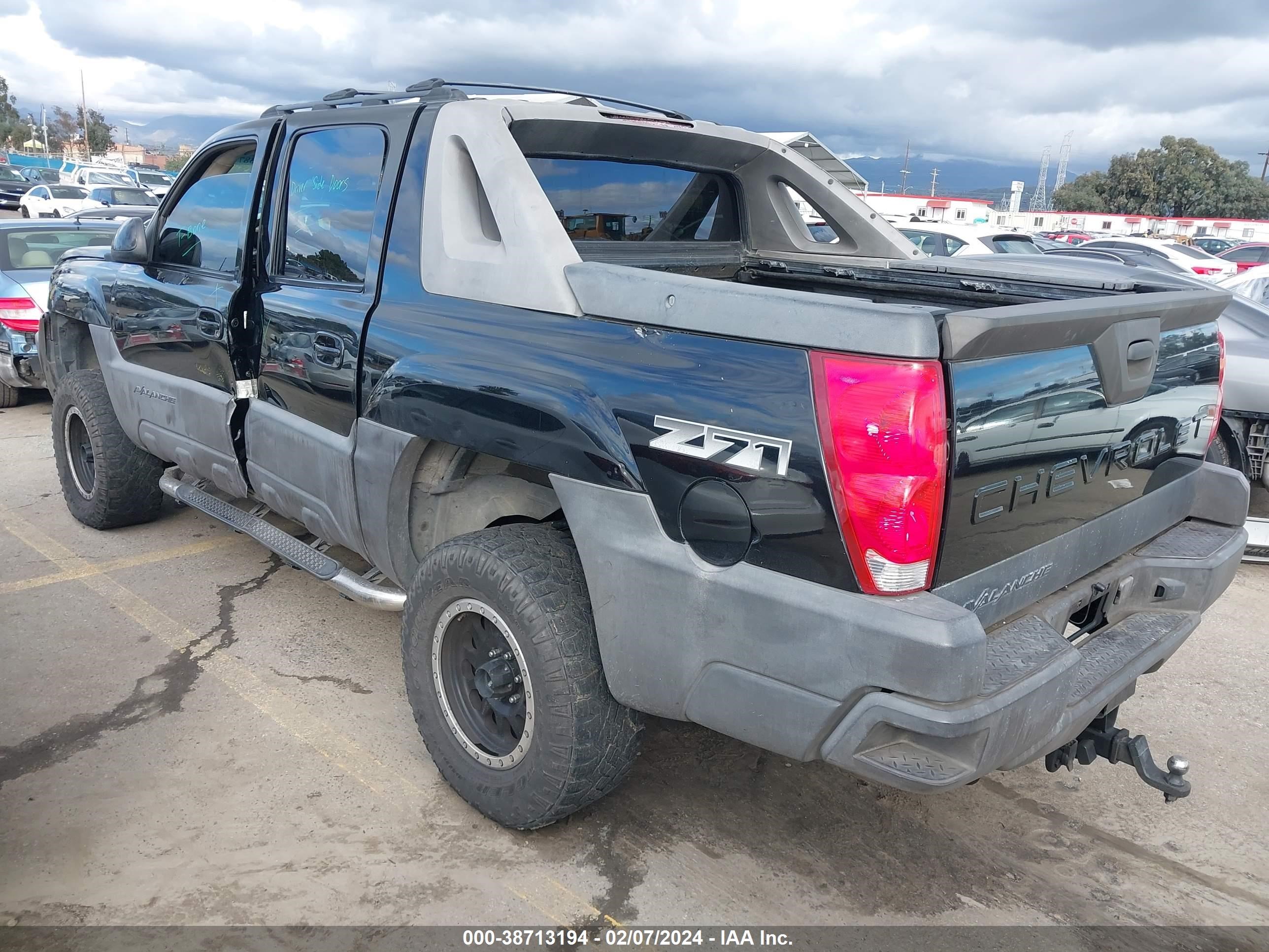 Photo 2 VIN: 3GNEK13TX3G182129 - CHEVROLET AVALANCHE 