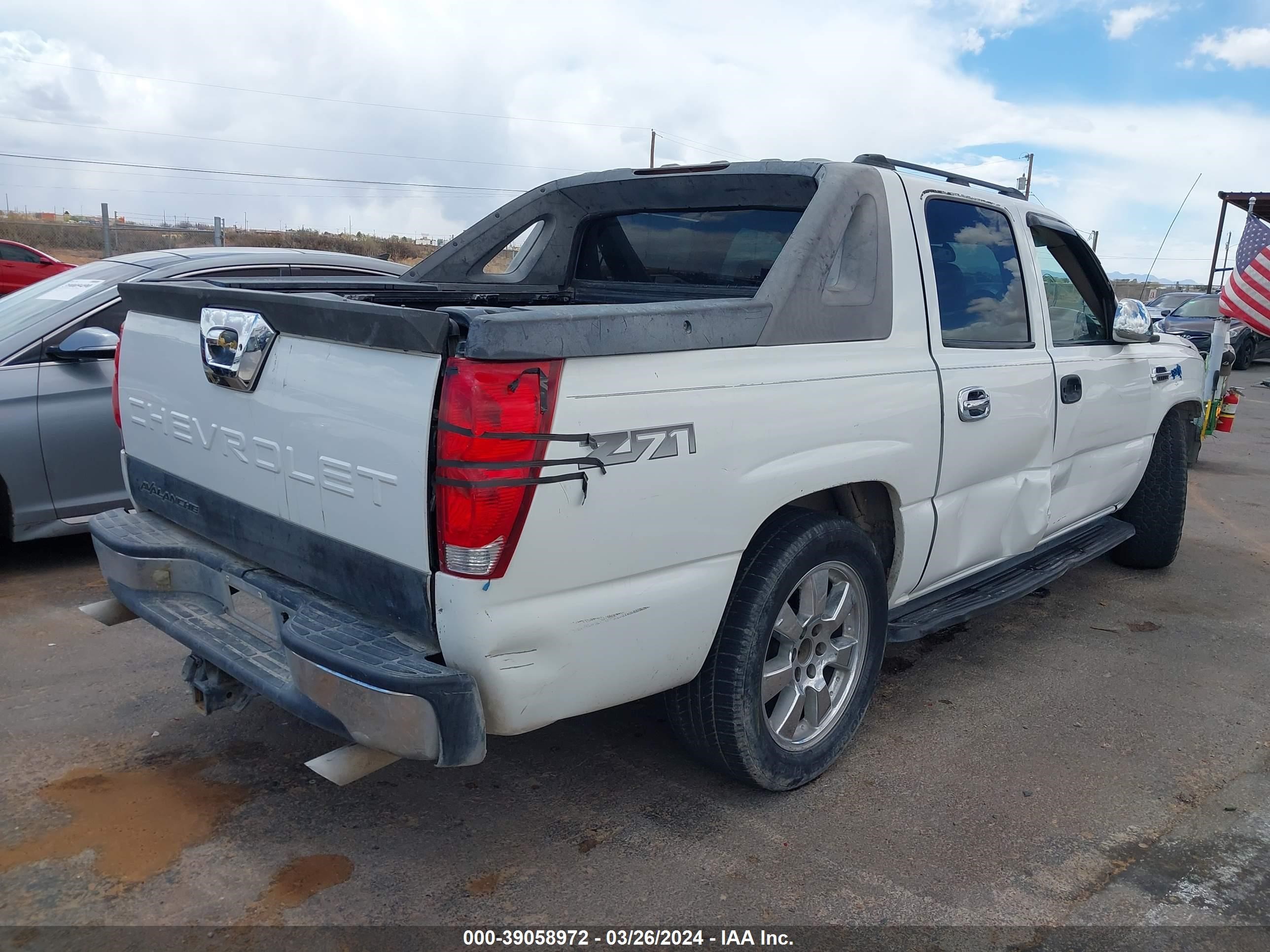 Photo 3 VIN: 3GNEK13TX3G304715 - CHEVROLET AVALANCHE 