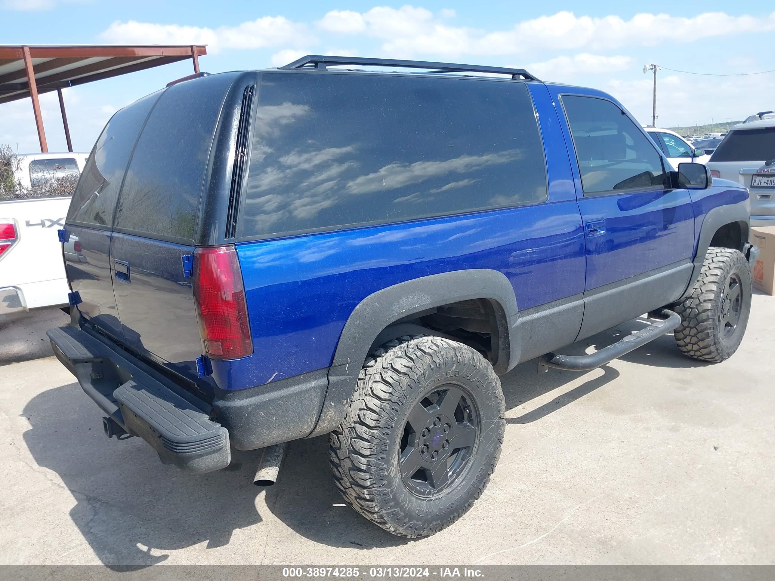 Photo 3 VIN: 3GNEK18R2TG145671 - CHEVROLET TAHOE 