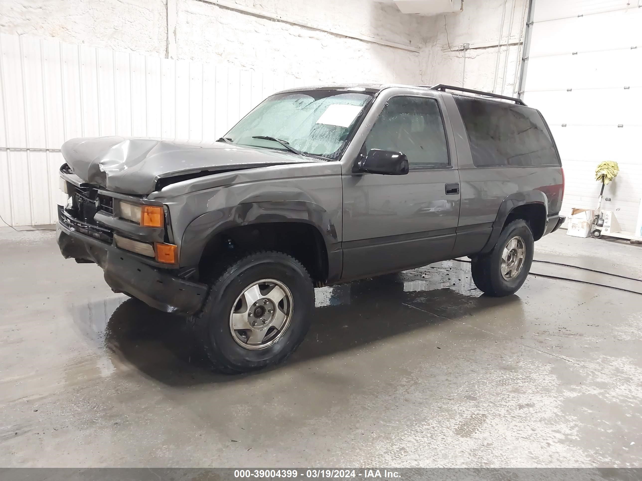 Photo 1 VIN: 3GNEK18R2XG177347 - CHEVROLET TAHOE 