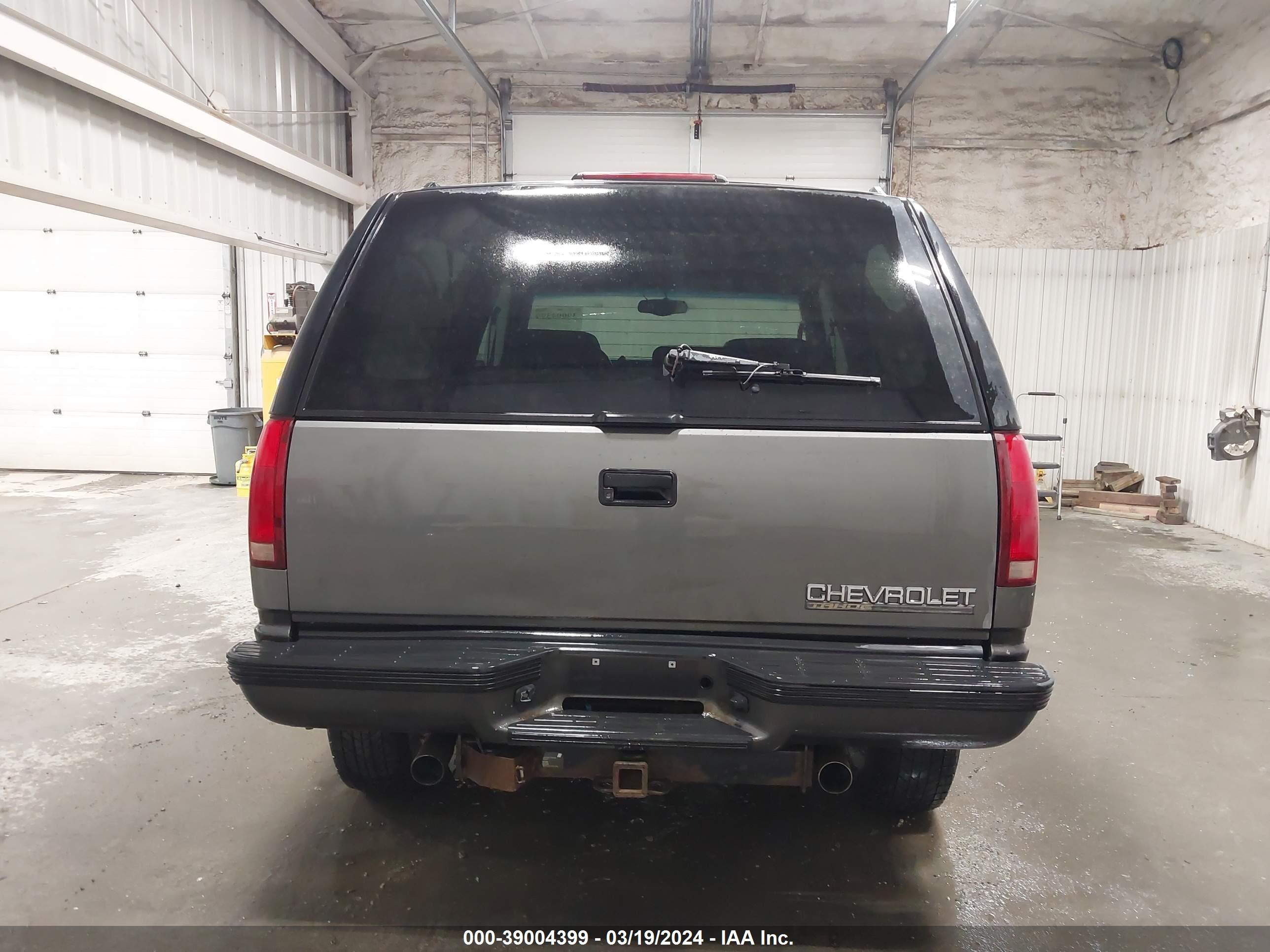 Photo 15 VIN: 3GNEK18R2XG177347 - CHEVROLET TAHOE 