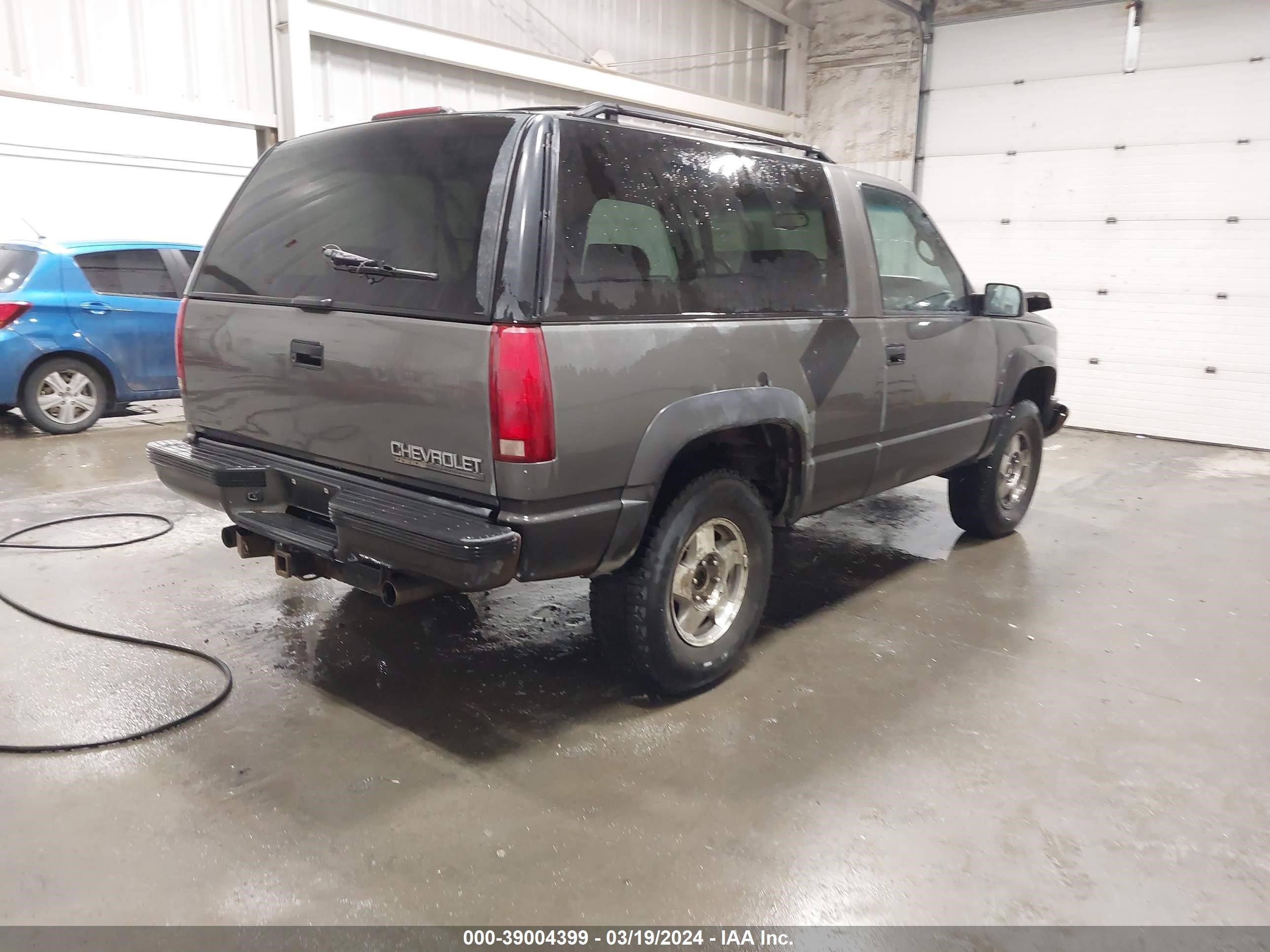 Photo 3 VIN: 3GNEK18R2XG177347 - CHEVROLET TAHOE 