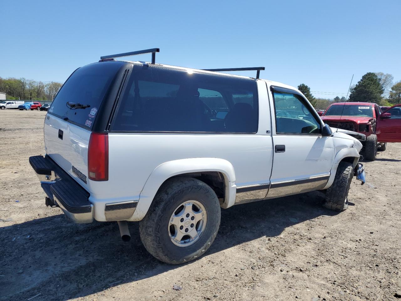 Photo 2 VIN: 3GNEK18R3WG124543 - CHEVROLET TAHOE 