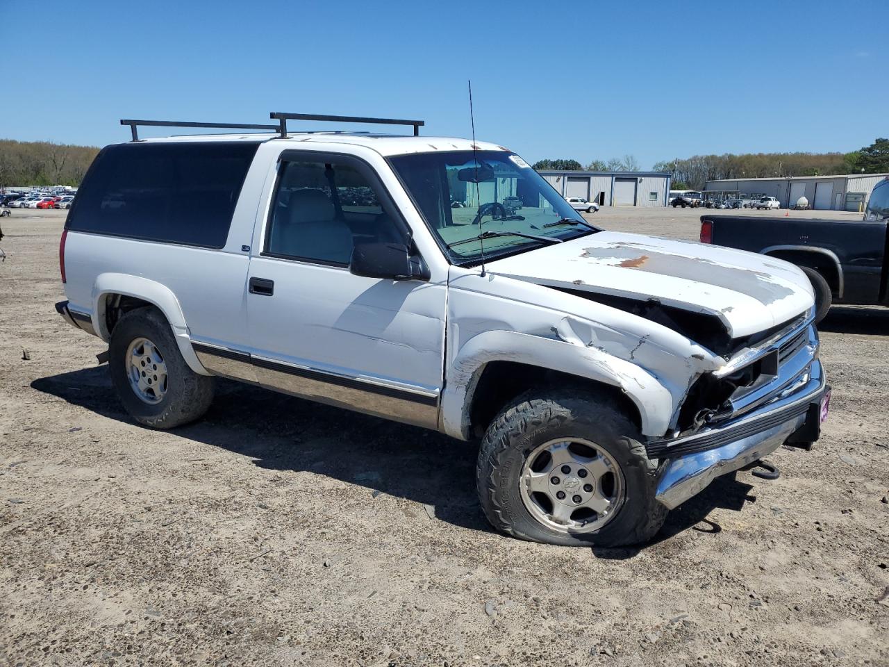 Photo 3 VIN: 3GNEK18R3WG124543 - CHEVROLET TAHOE 