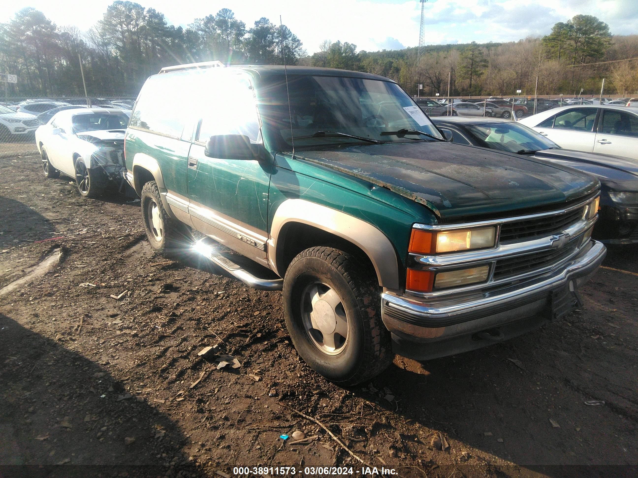 Photo 0 VIN: 3GNEK18R4VG153841 - CHEVROLET TAHOE 