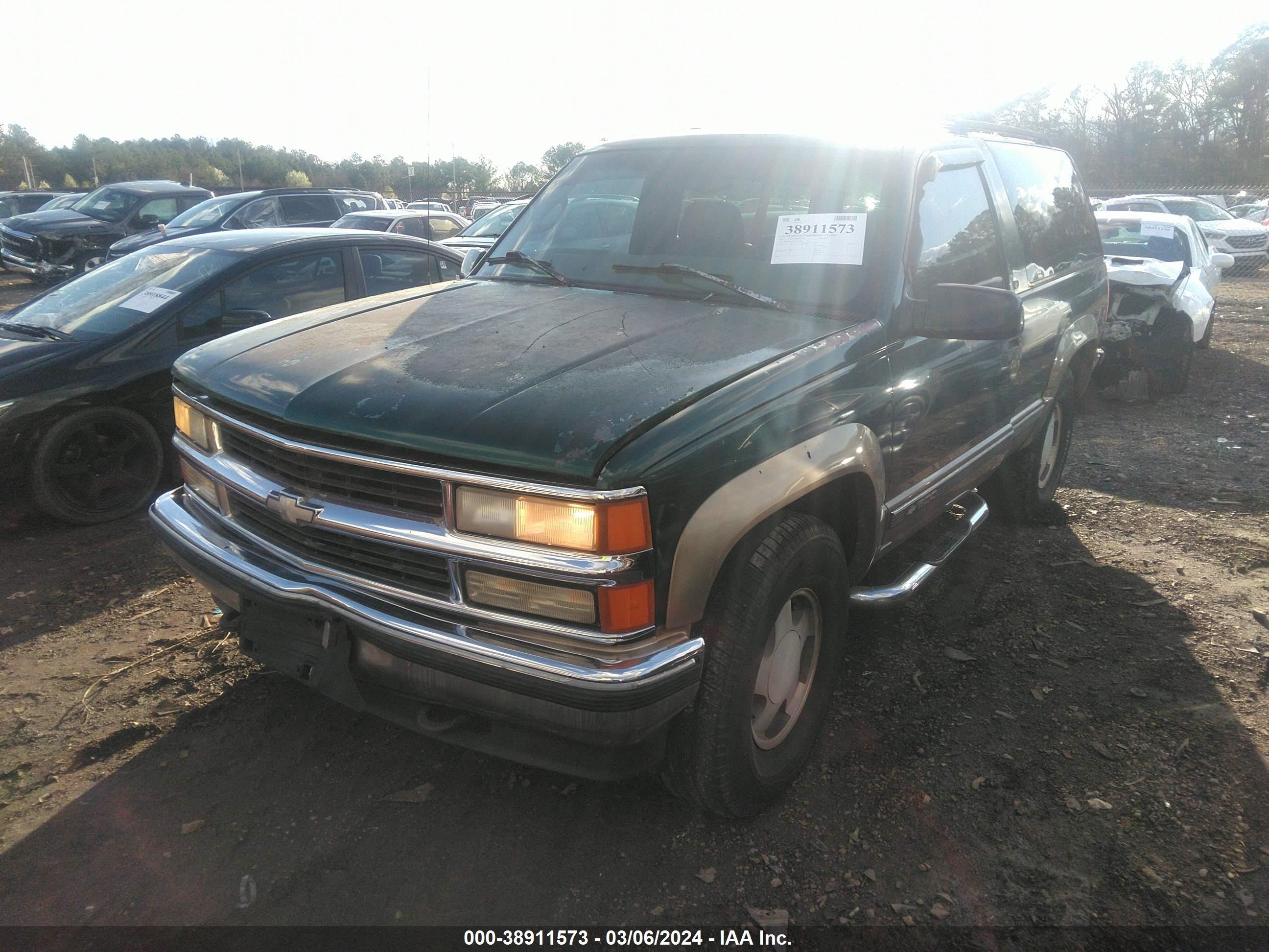 Photo 1 VIN: 3GNEK18R4VG153841 - CHEVROLET TAHOE 