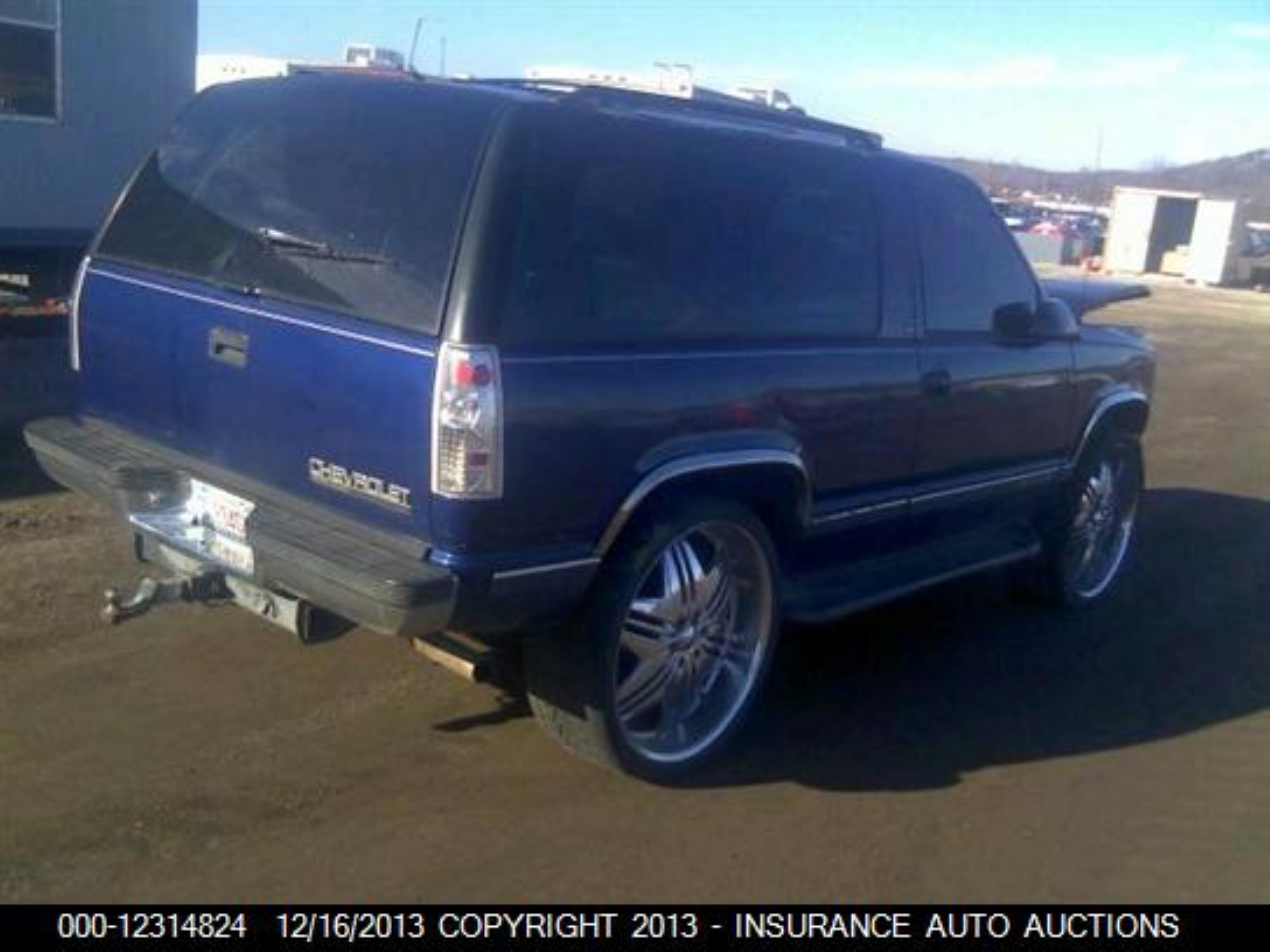 Photo 3 VIN: 3GNEK18R7TG159968 - CHEVROLET TAHOE 