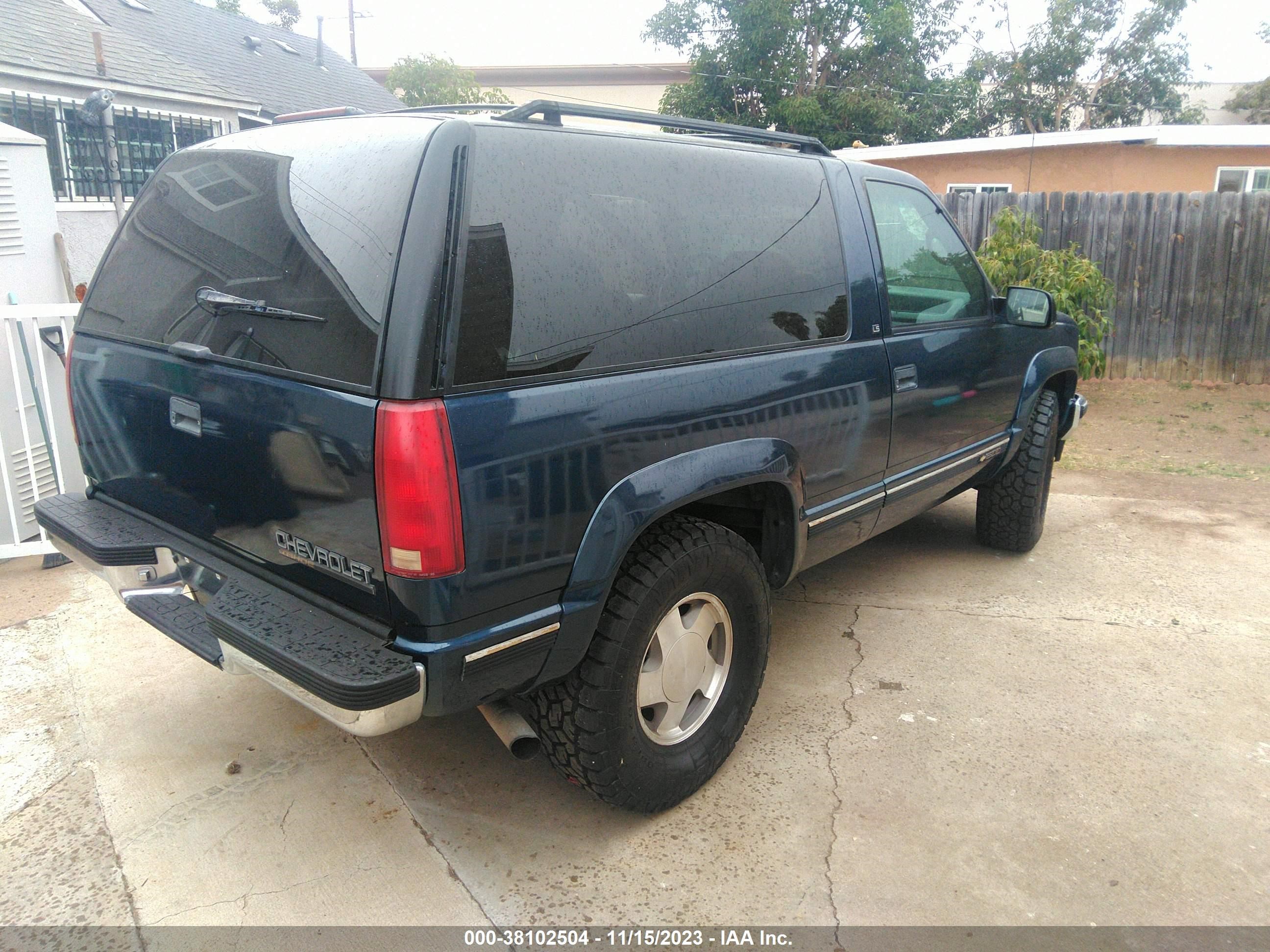 Photo 3 VIN: 3GNEK18R8TG106745 - CHEVROLET TAHOE 