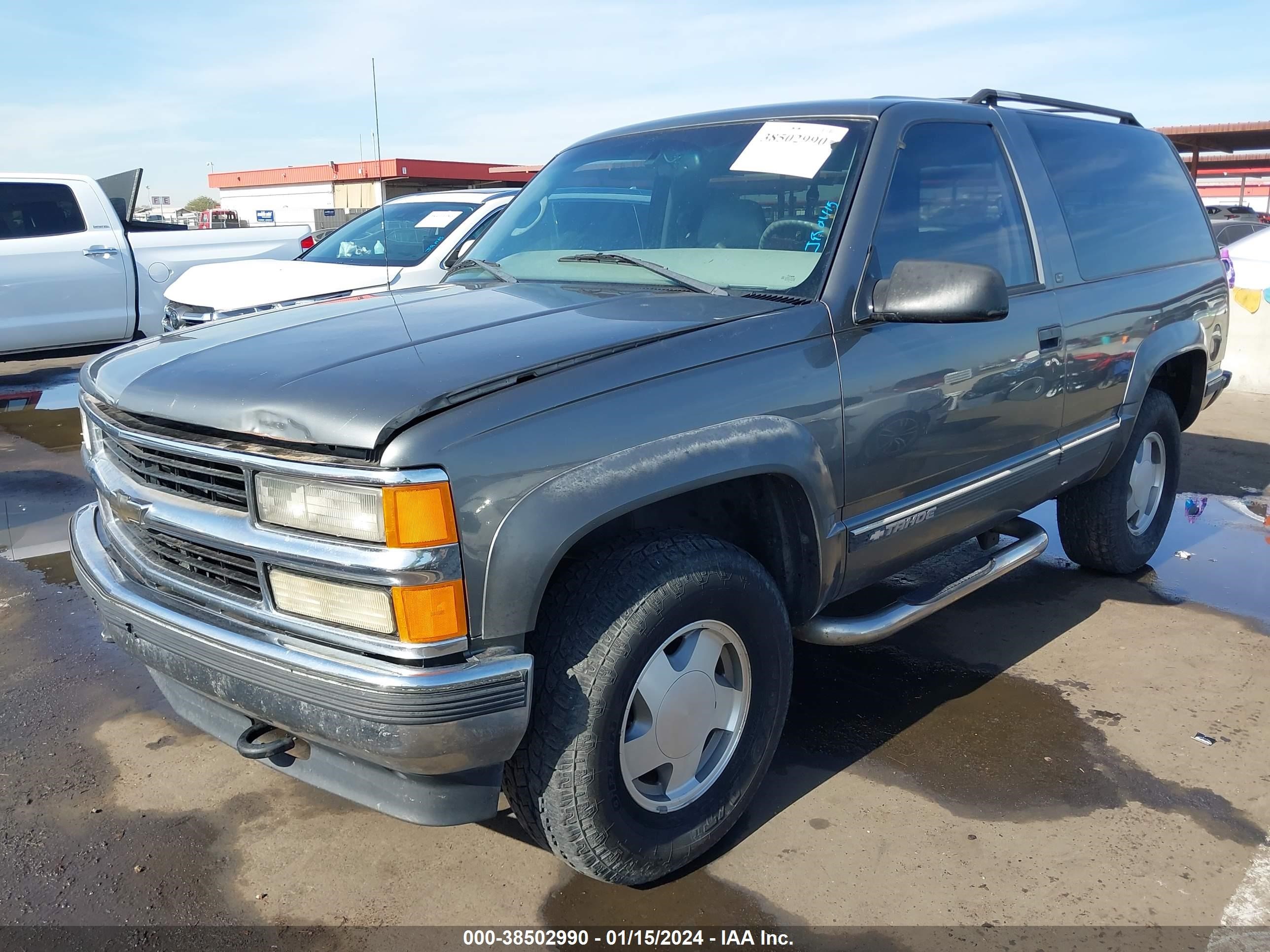 Photo 1 VIN: 3GNEK18R8XG231752 - CHEVROLET TAHOE 