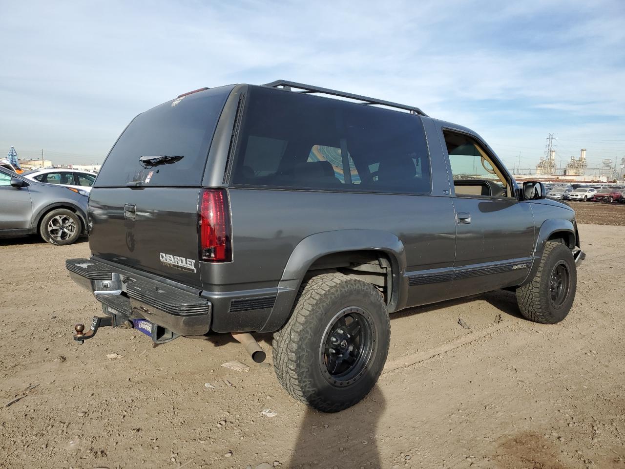 Photo 2 VIN: 3GNEK18R9XG163865 - CHEVROLET TAHOE 