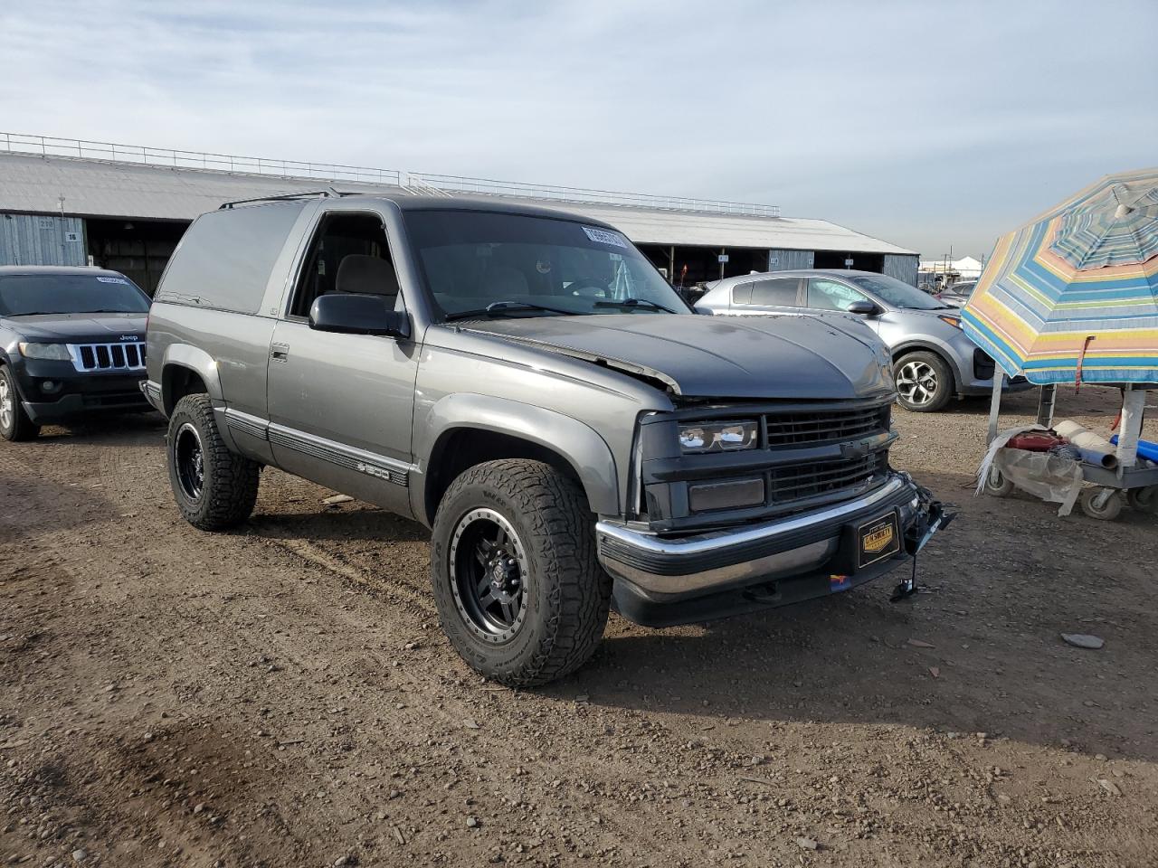 Photo 3 VIN: 3GNEK18R9XG163865 - CHEVROLET TAHOE 